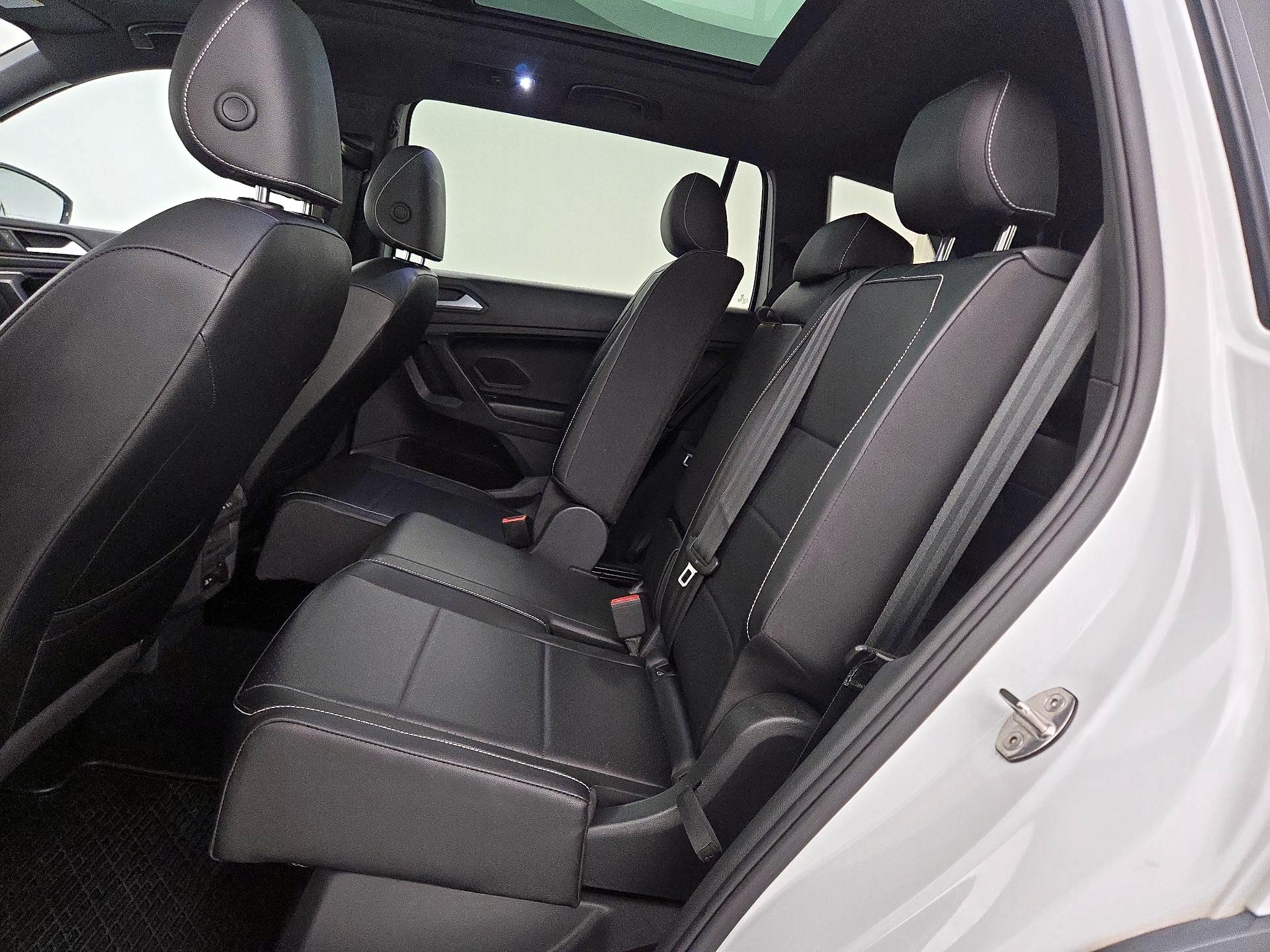 Thumbnail: 2021 Volkswagen Tiguan - 20