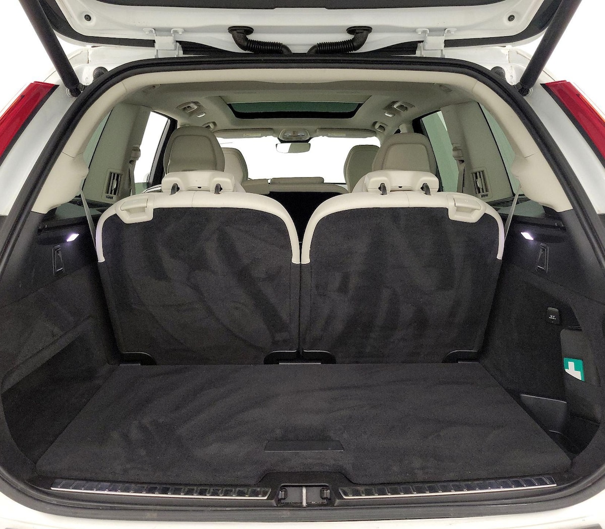 Trunk/Cargo (Seats Up)