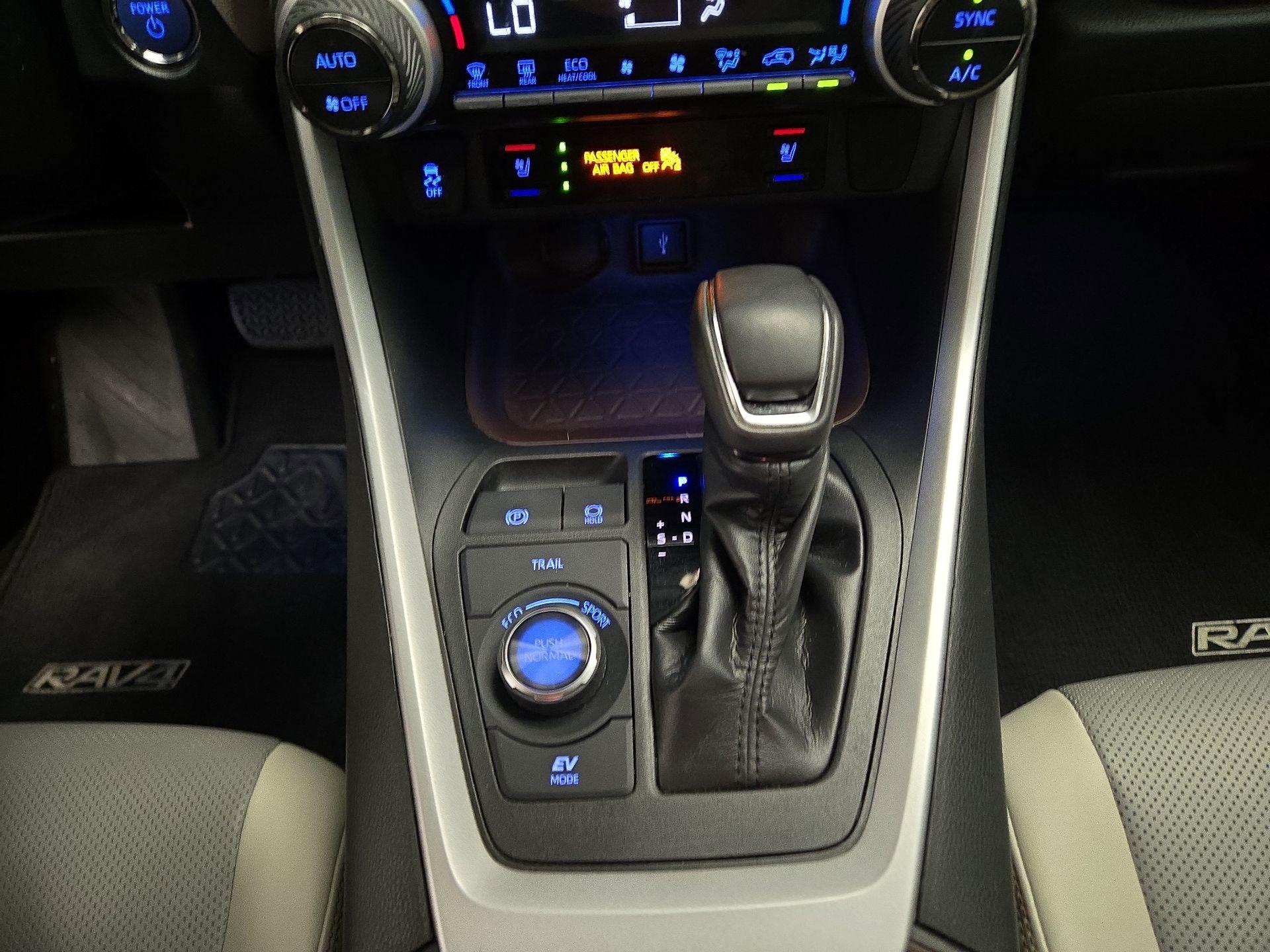 Thumbnail: 2020 Toyota RAV4 - 18