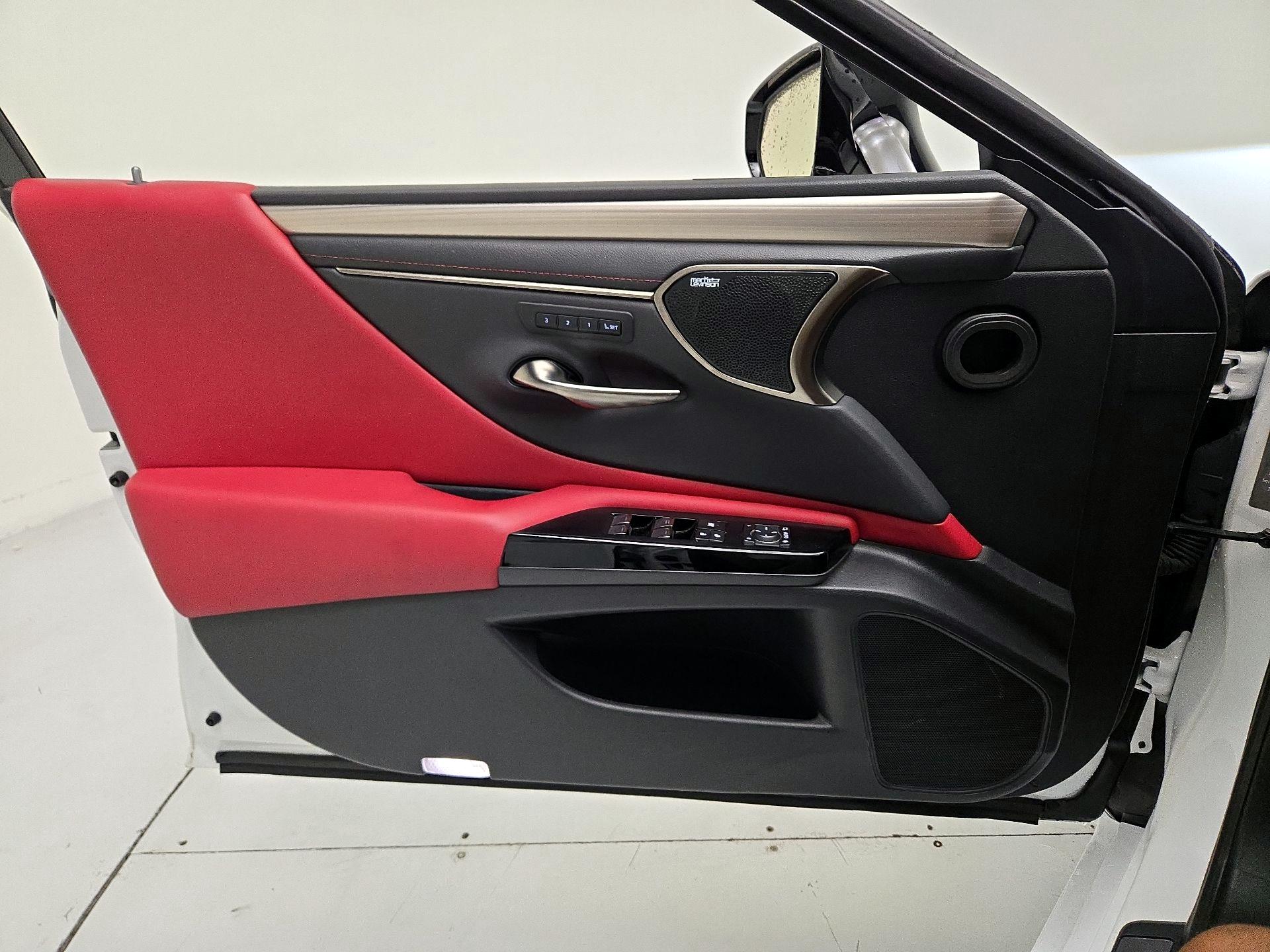 Thumbnail: 2022 Lexus ES - 10