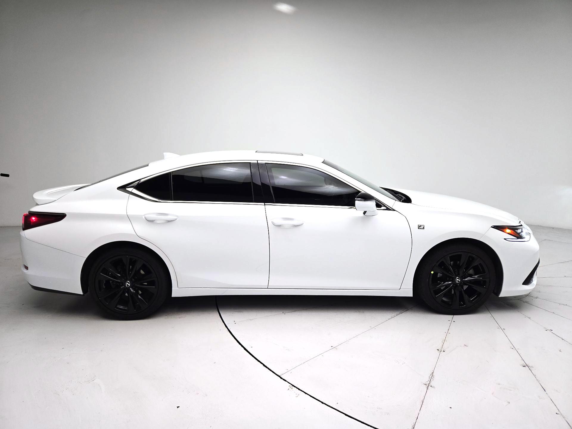 Thumbnail: 2022 Lexus ES - 4
