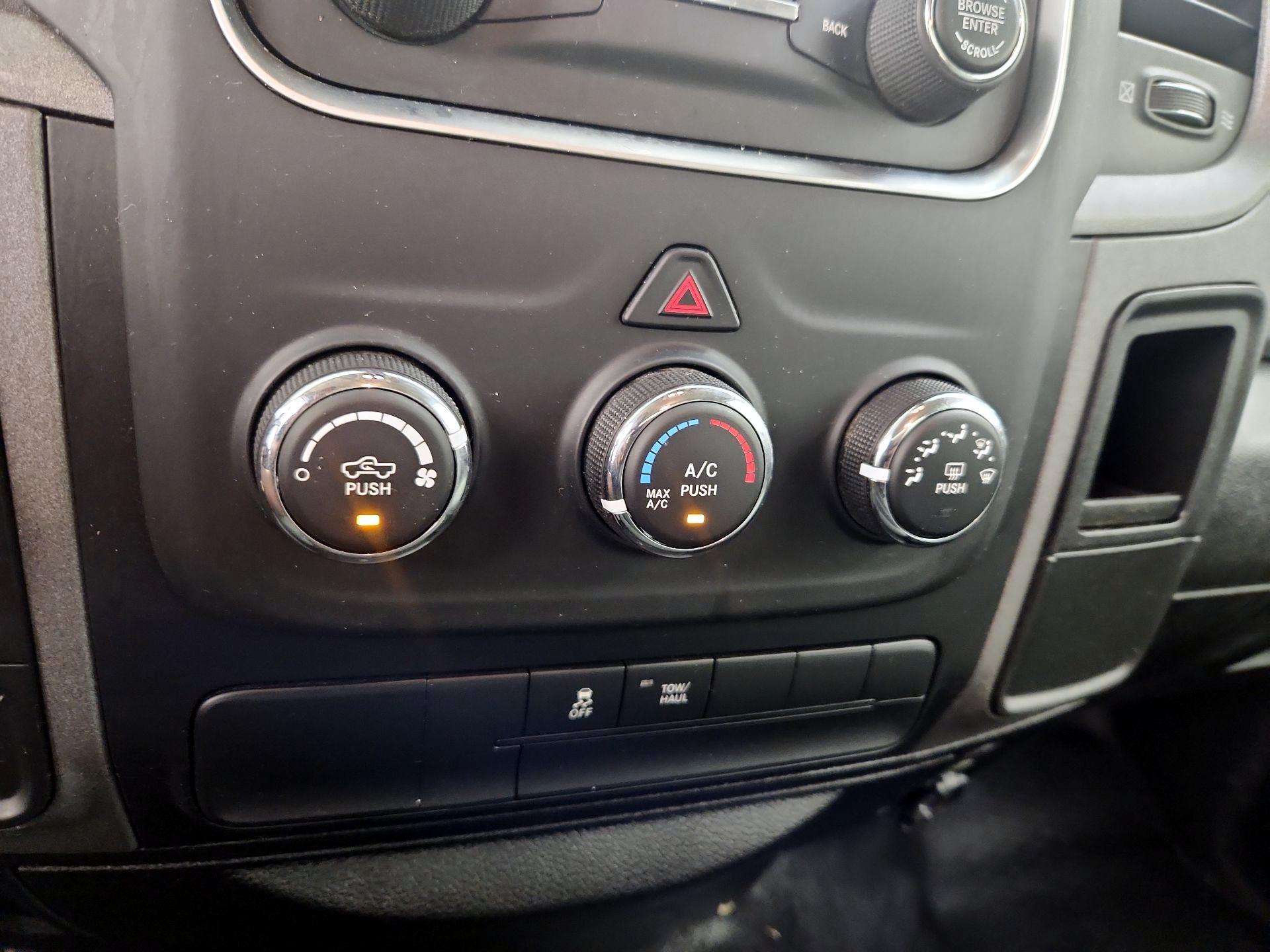 Thumbnail: 2019 RAM 1500 Classic - 16