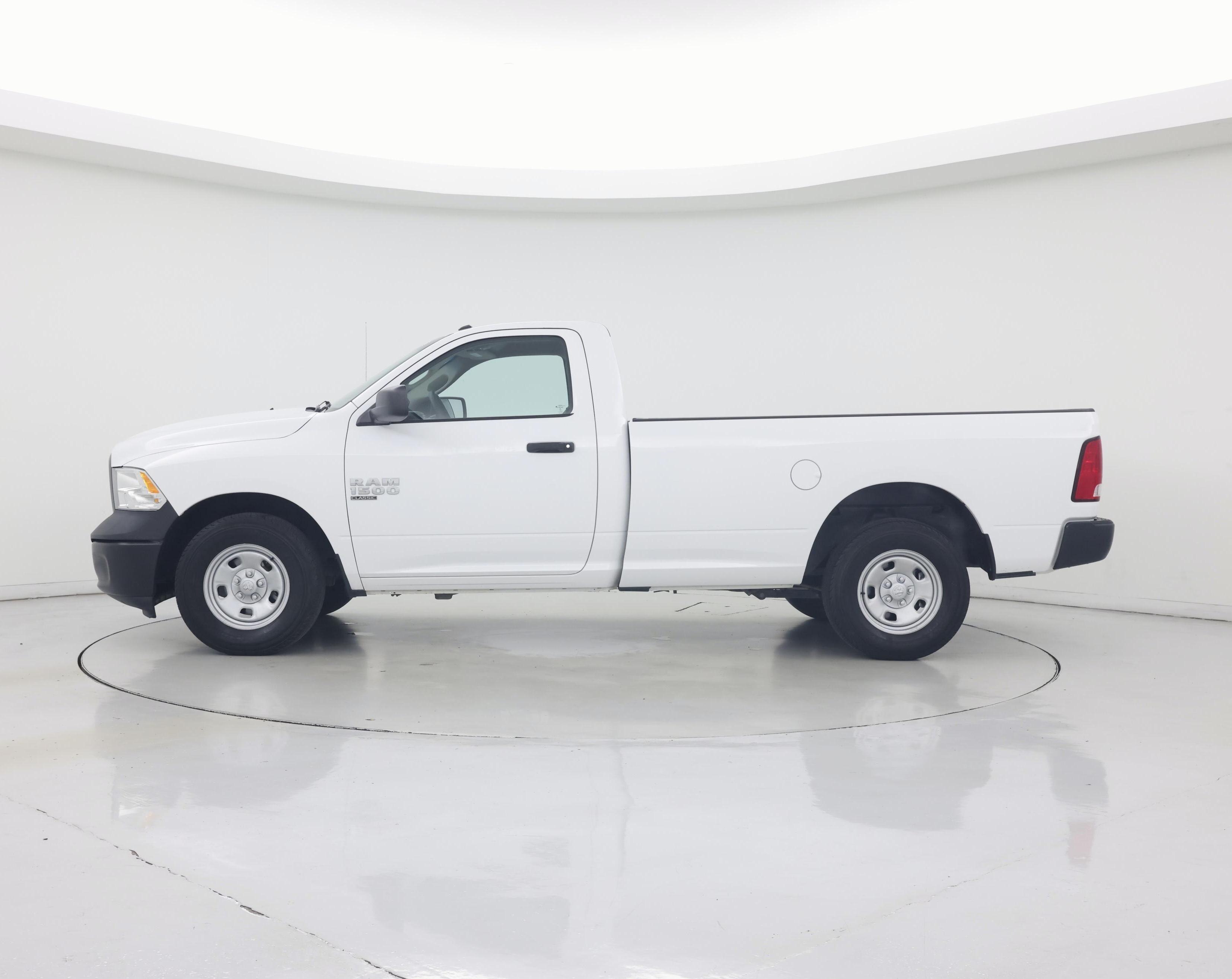 Thumbnail: 2019 RAM 1500 Classic - 3