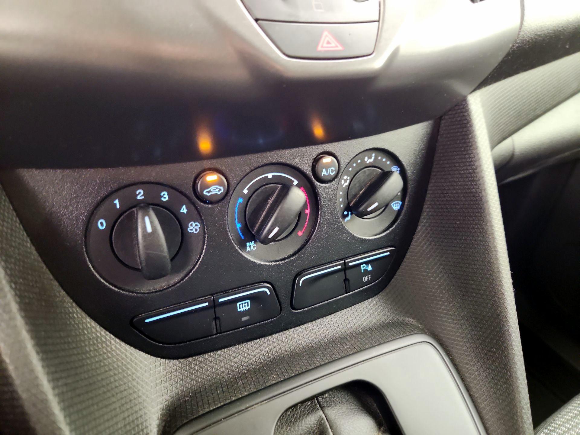 Thumbnail: 2018 Ford Transit Series - 16