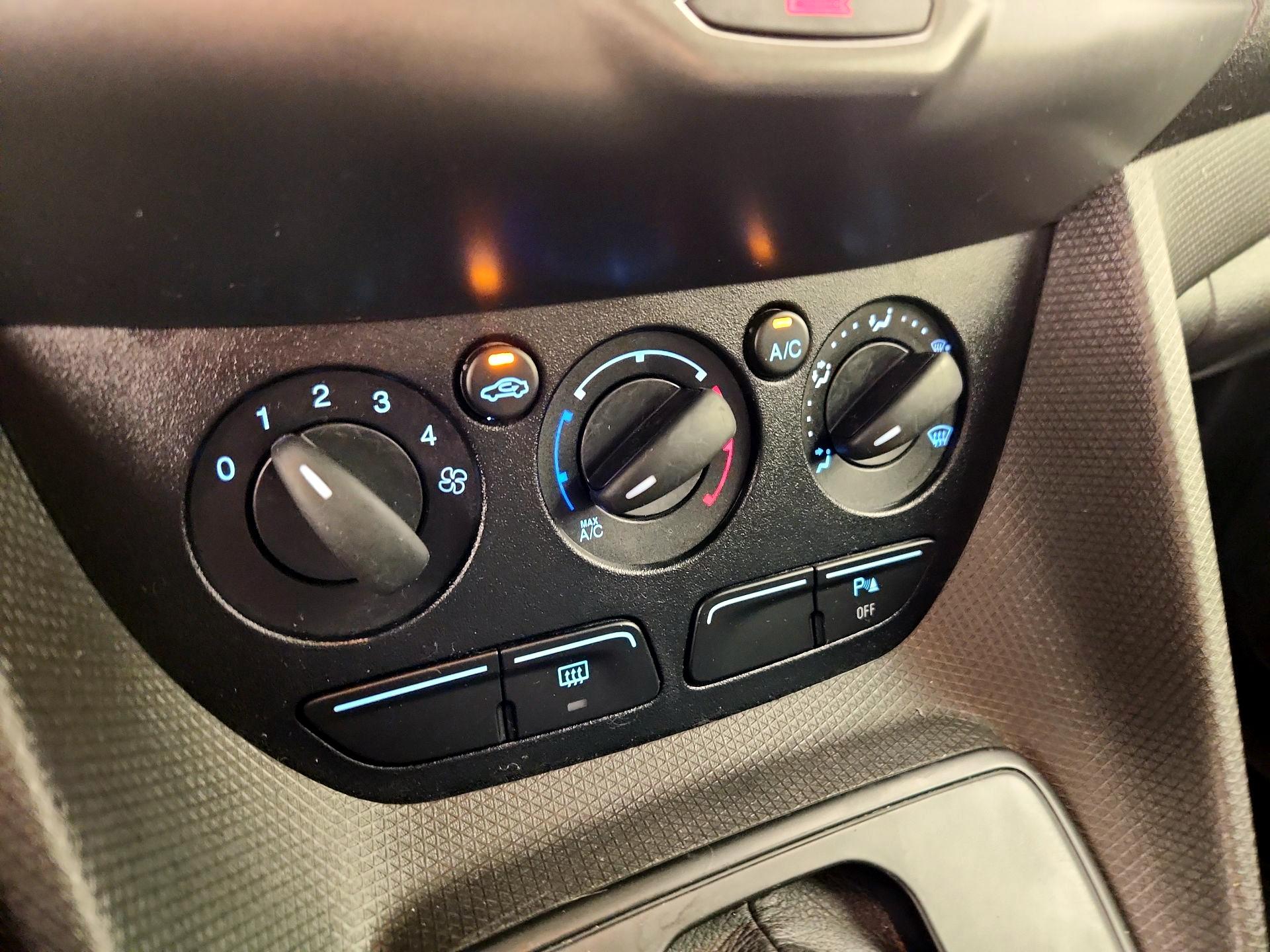 Thumbnail: 2018 Ford Transit Series - 16