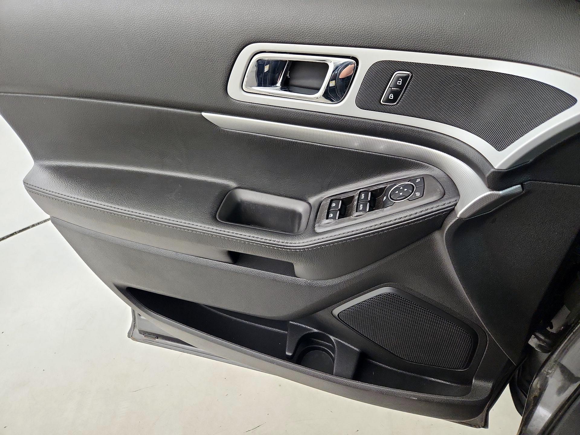 Thumbnail: 2015 Ford Explorer - 12