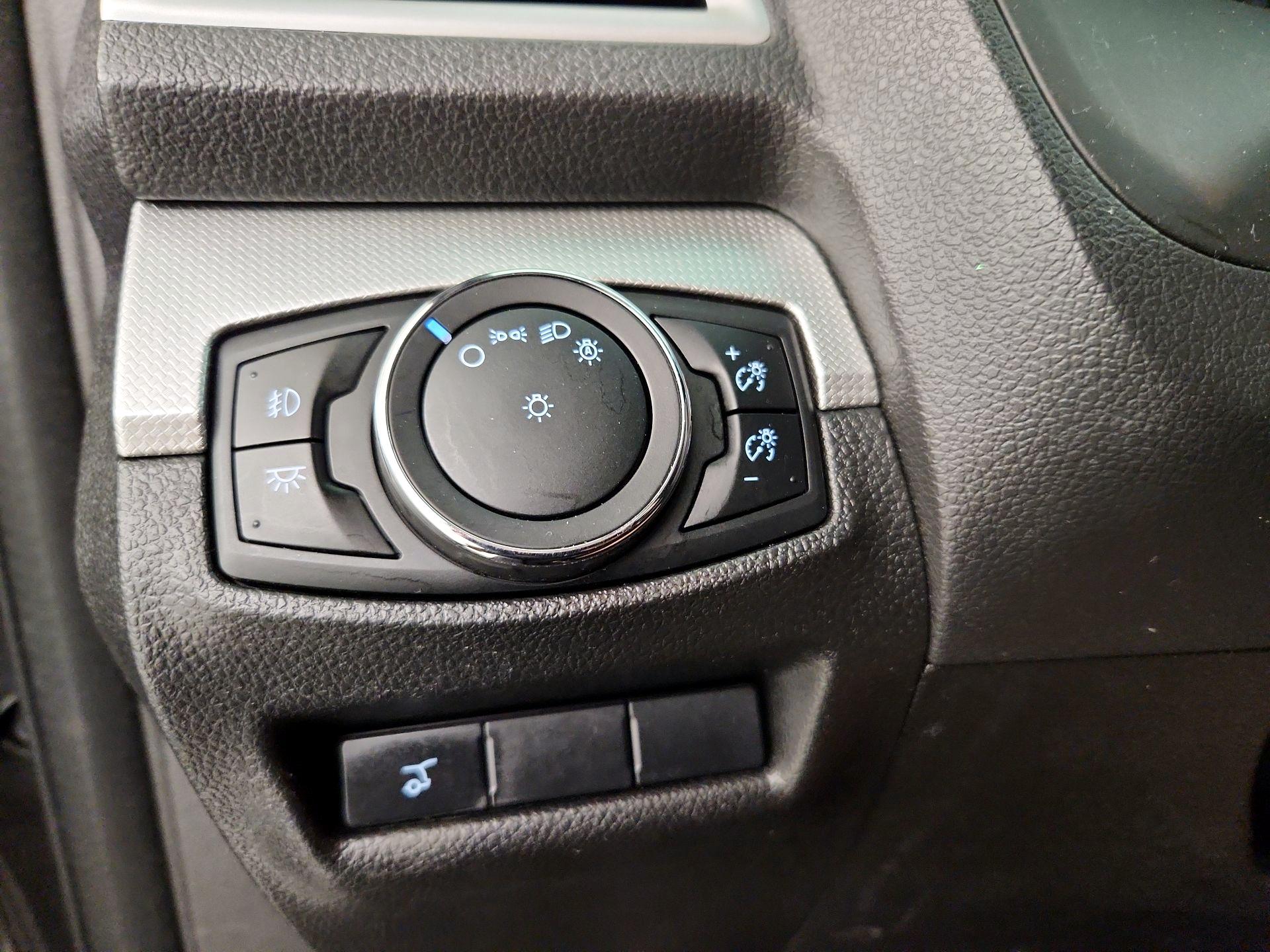 Thumbnail: 2015 Ford Explorer - 13