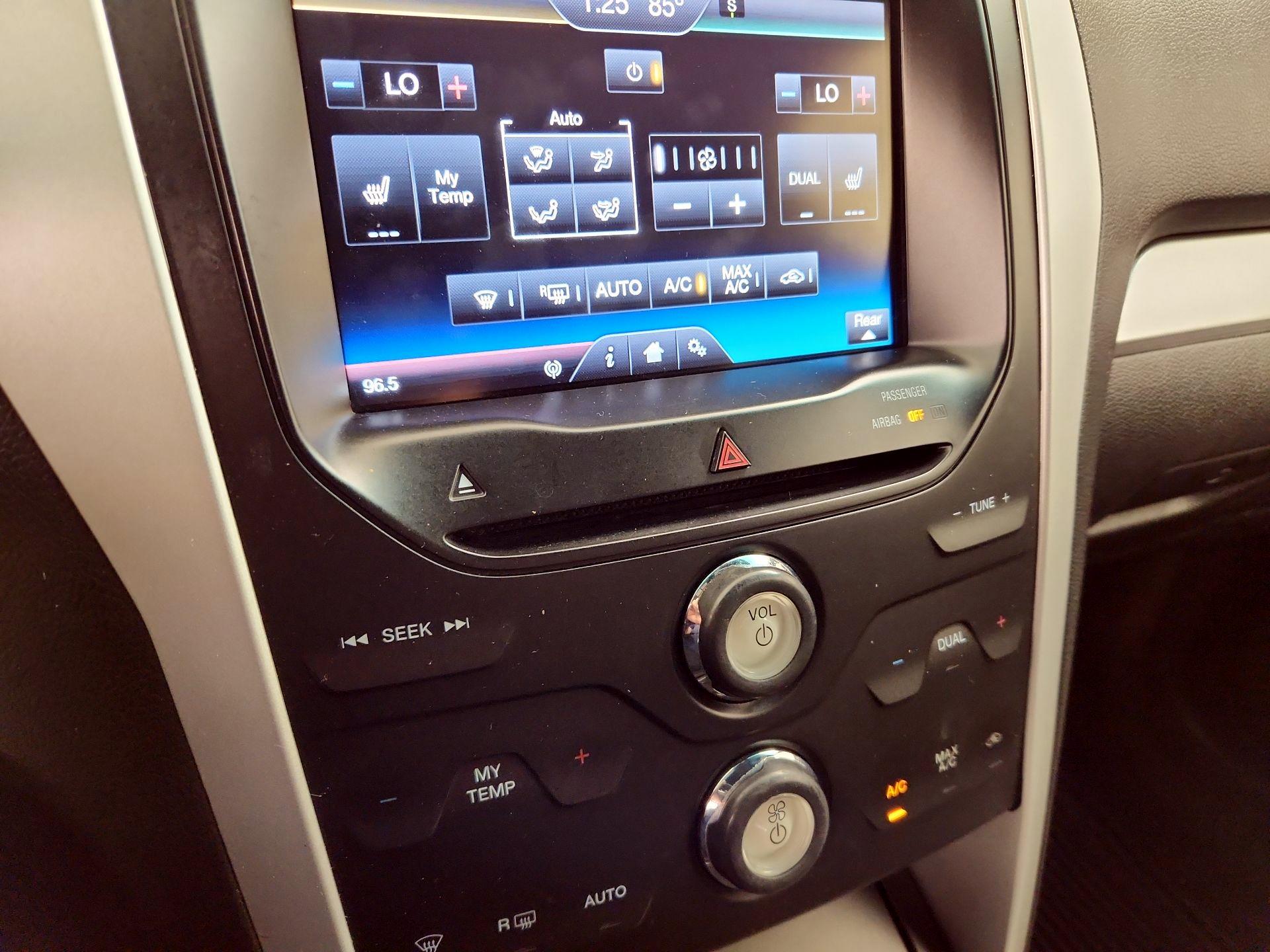 Thumbnail: 2015 Ford Explorer - 17