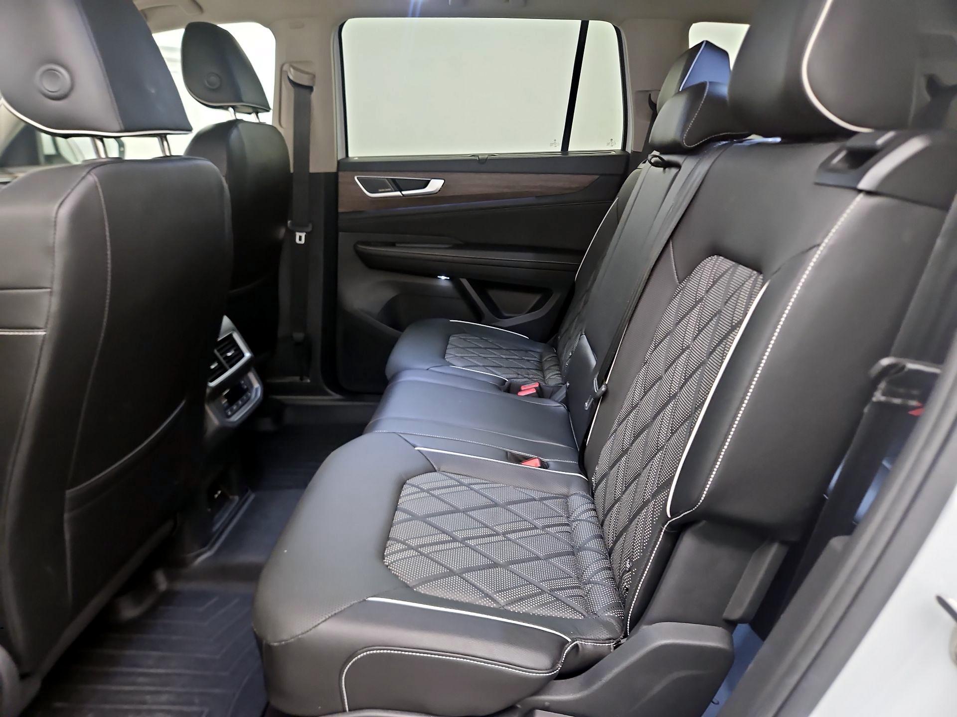 Thumbnail: 2024 Volkswagen Atlas - 18