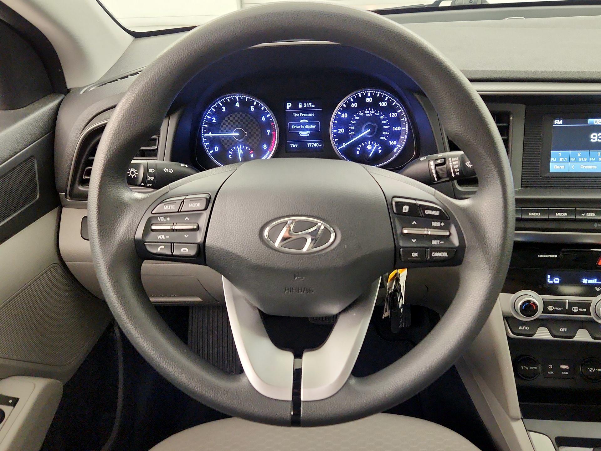 Thumbnail: 2020 Hyundai Elantra - 10