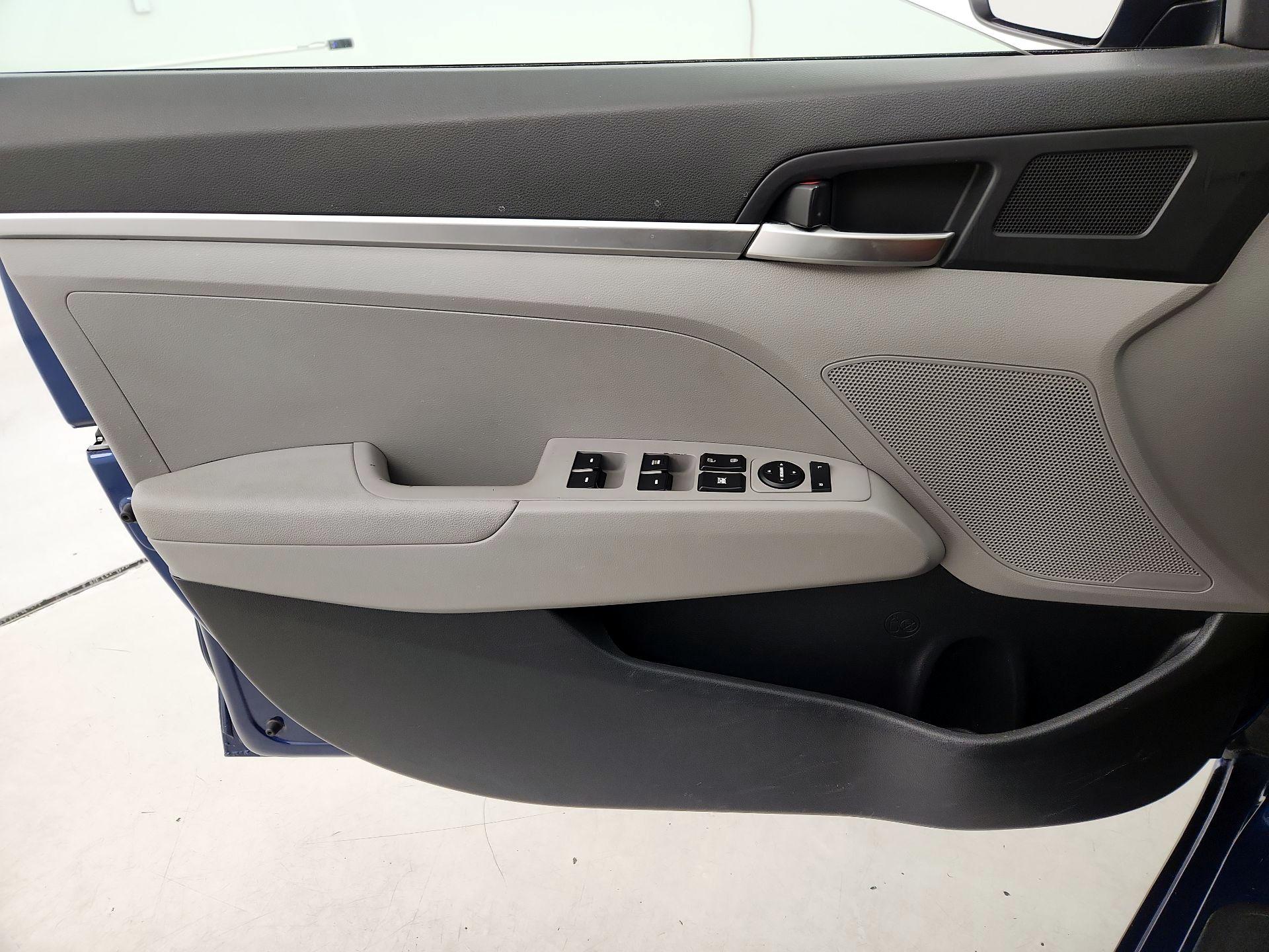 Thumbnail: 2020 Hyundai Elantra - 12
