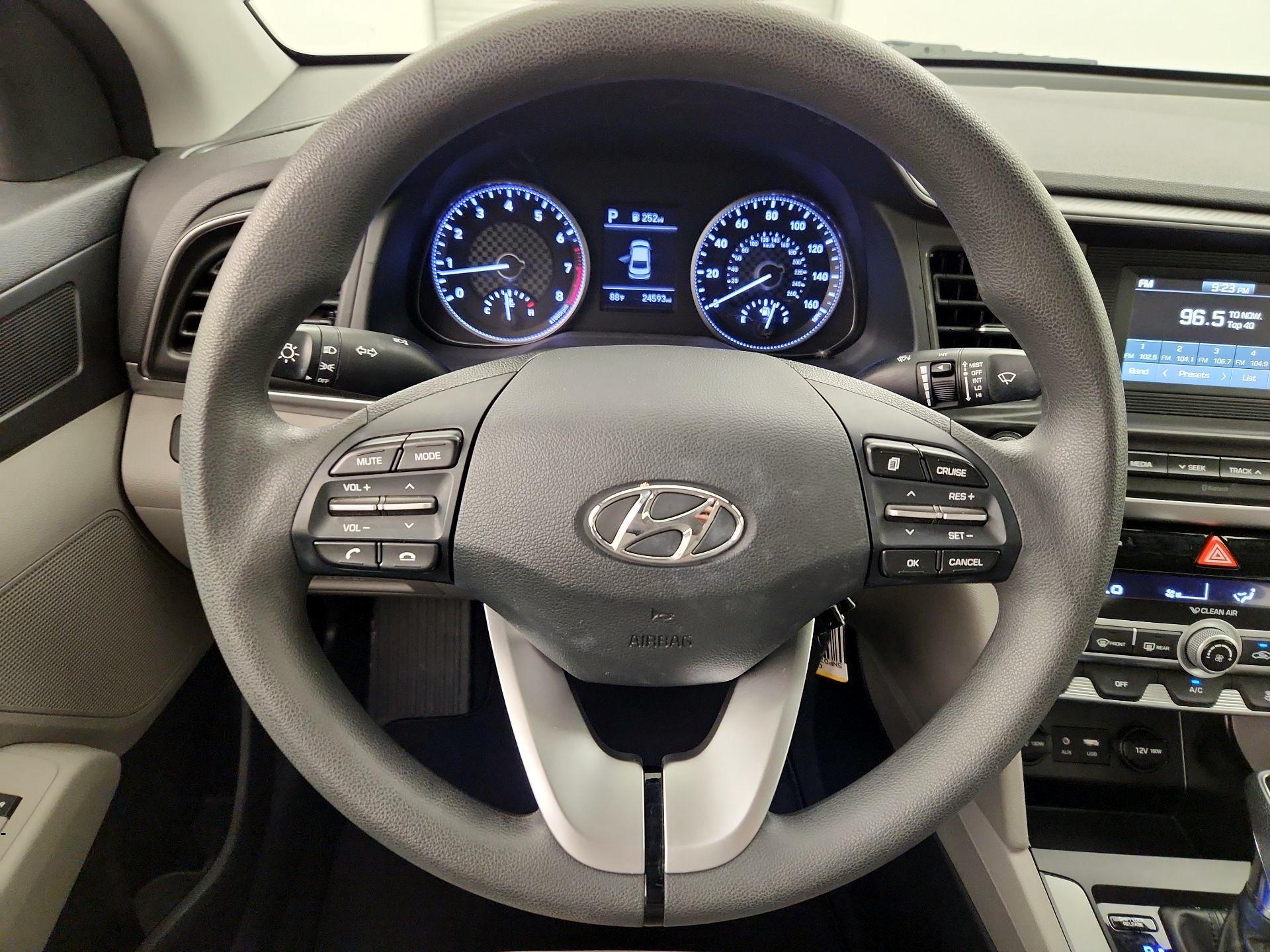 Thumbnail: 2020 Hyundai Elantra - 10
