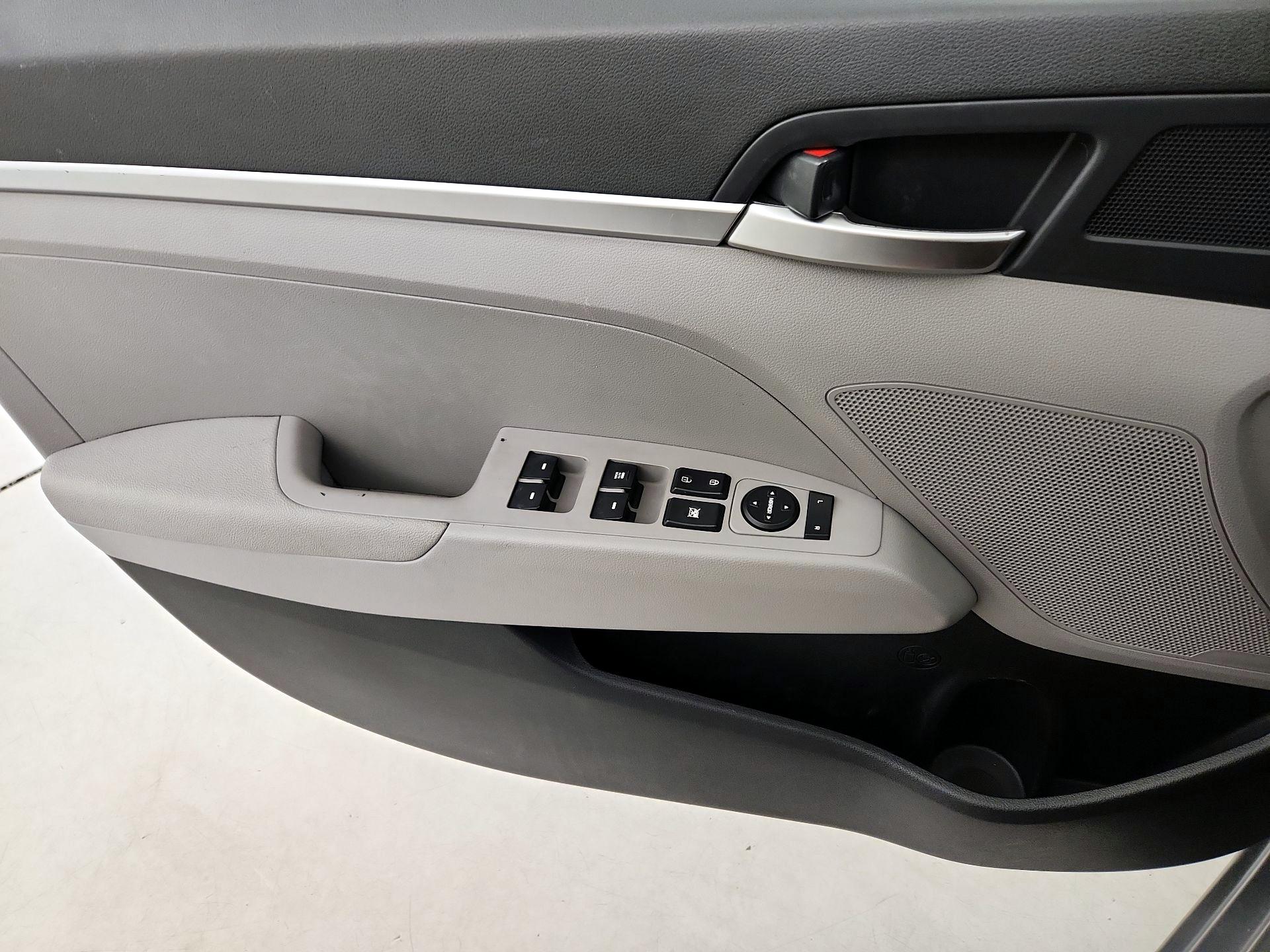 Thumbnail: 2020 Hyundai Elantra - 12