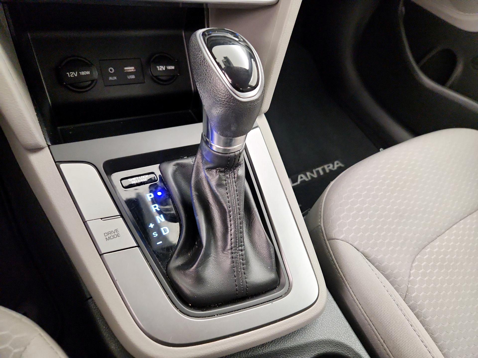 Thumbnail: 2020 Hyundai Elantra - 17