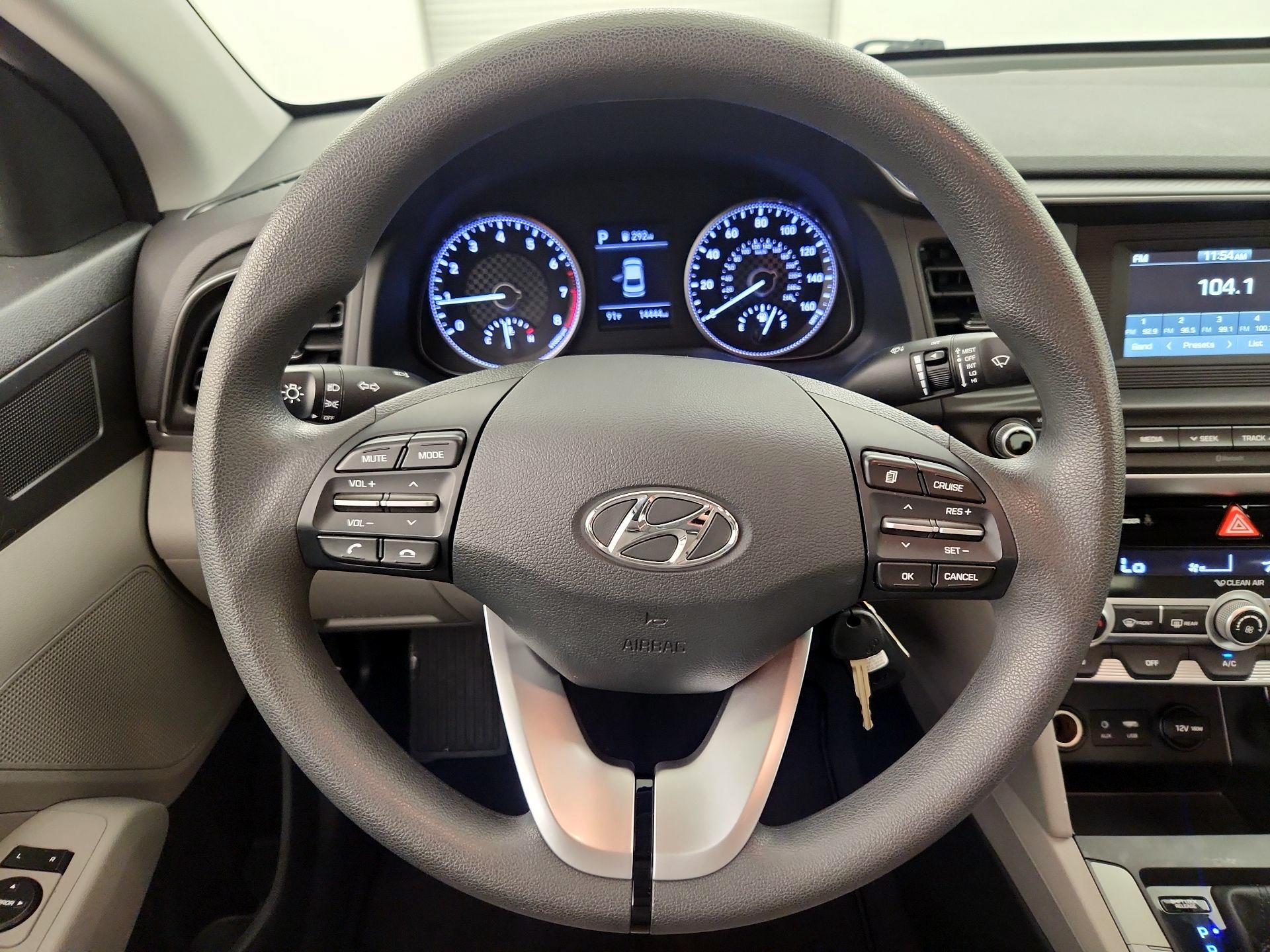 Thumbnail: 2020 Hyundai Elantra - 10