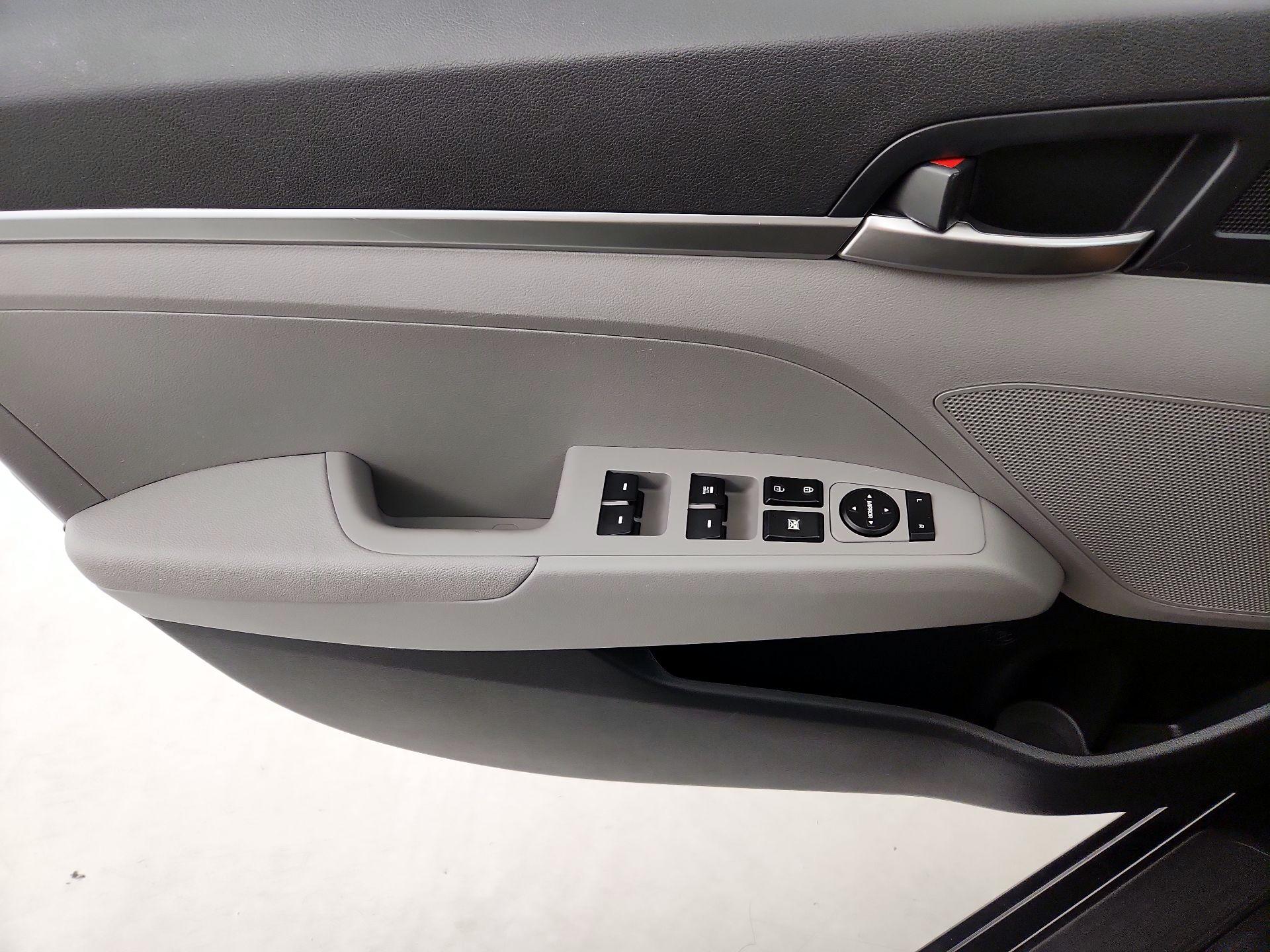Thumbnail: 2020 Hyundai Elantra - 12