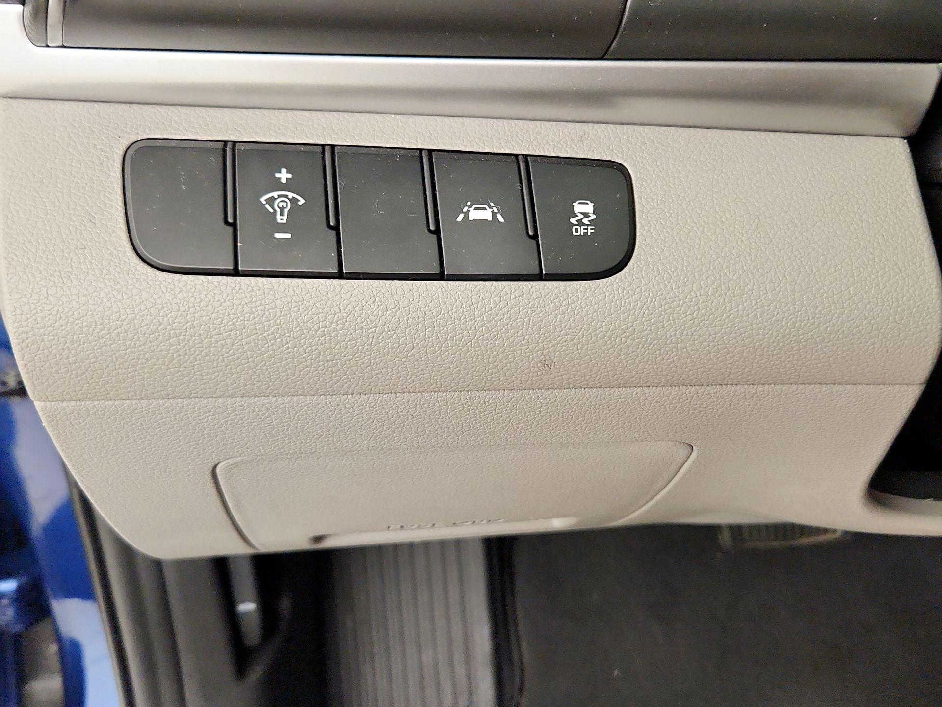 Thumbnail: 2020 Hyundai Elantra - 13