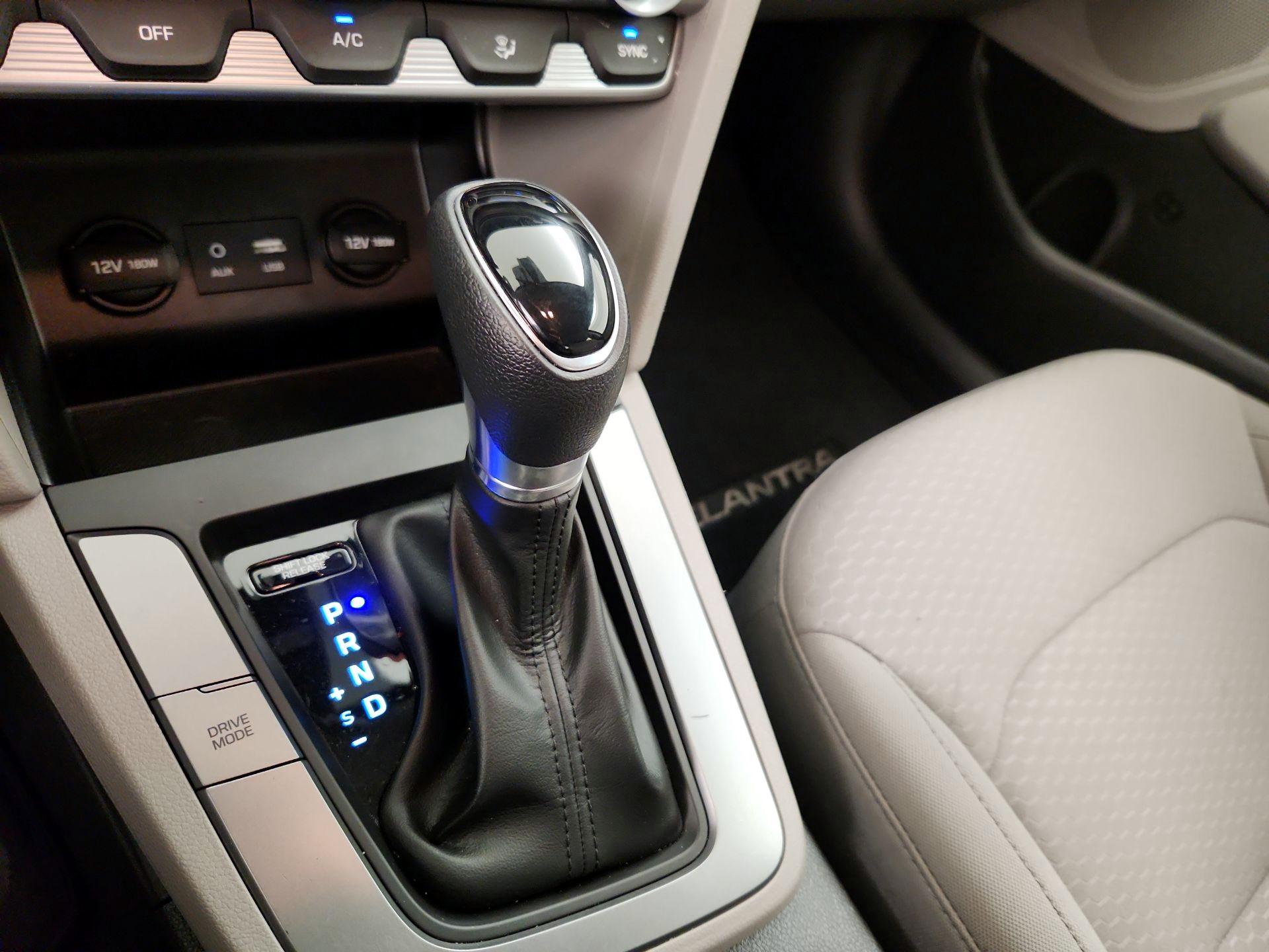 Thumbnail: 2020 Hyundai Elantra - 17