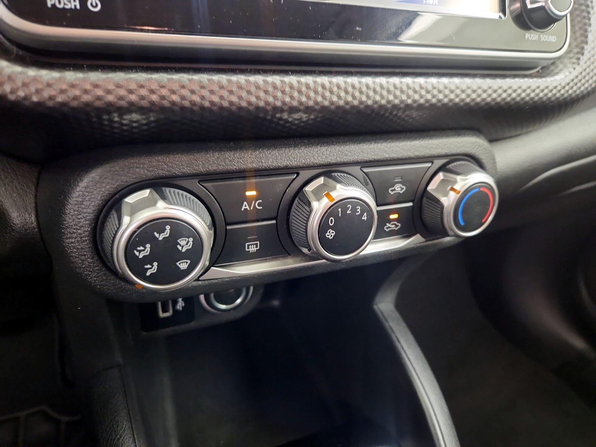 Thumbnail: 2020 Nissan Kicks - 16