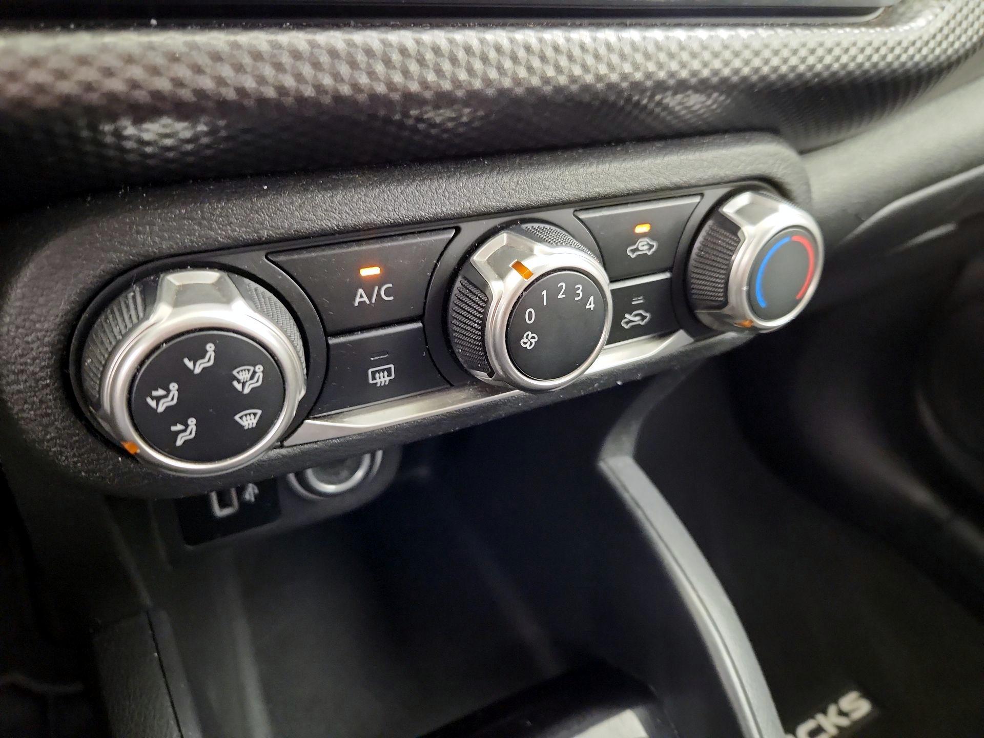 Thumbnail: 2020 Nissan Kicks - 16