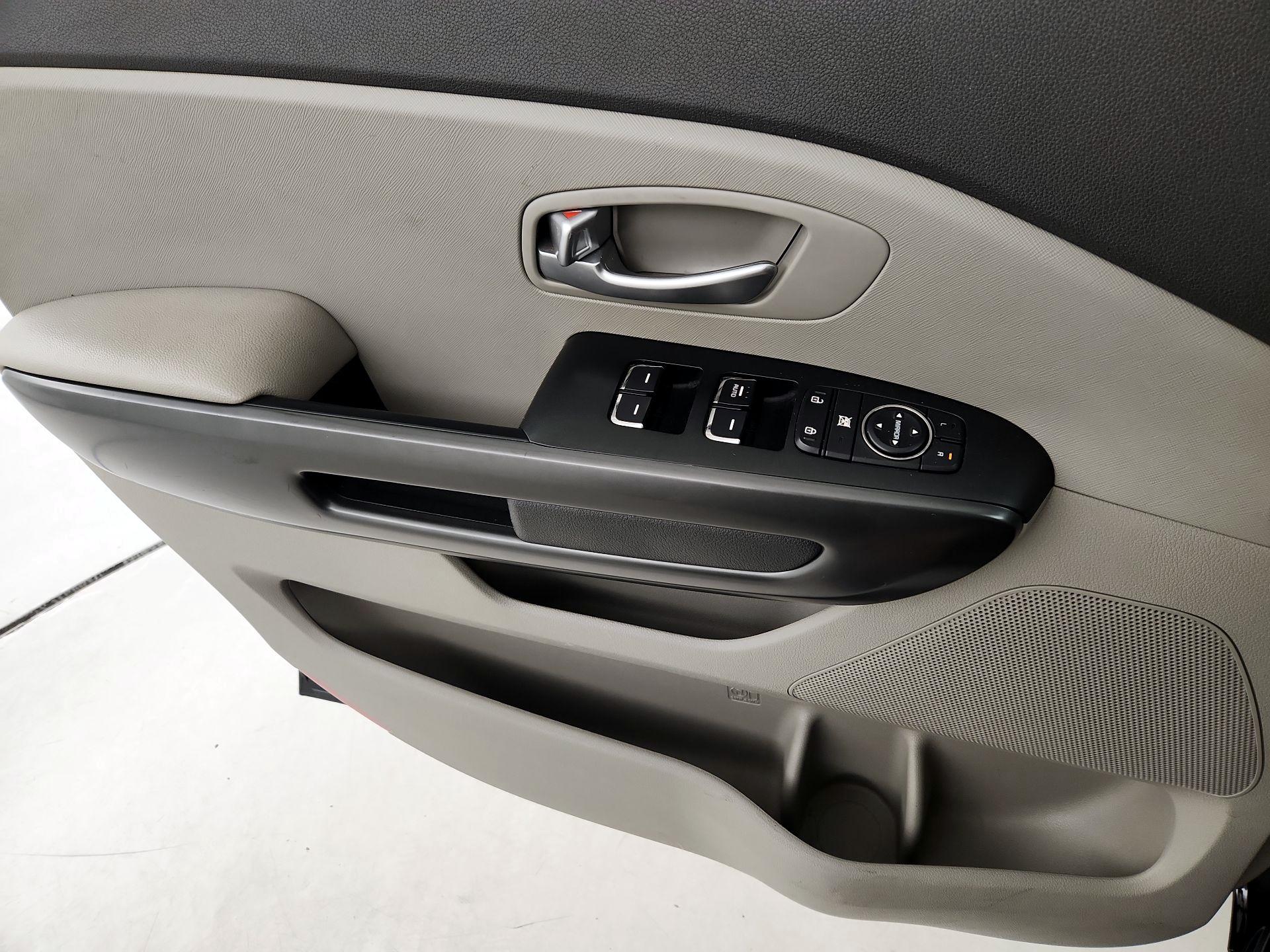 Thumbnail: 2018 Kia Sedona - 12