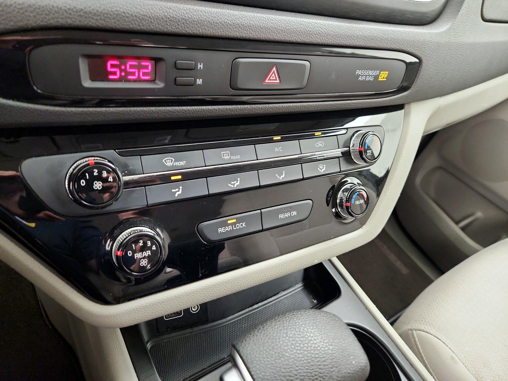 Thumbnail: 2018 Kia Sedona - 16