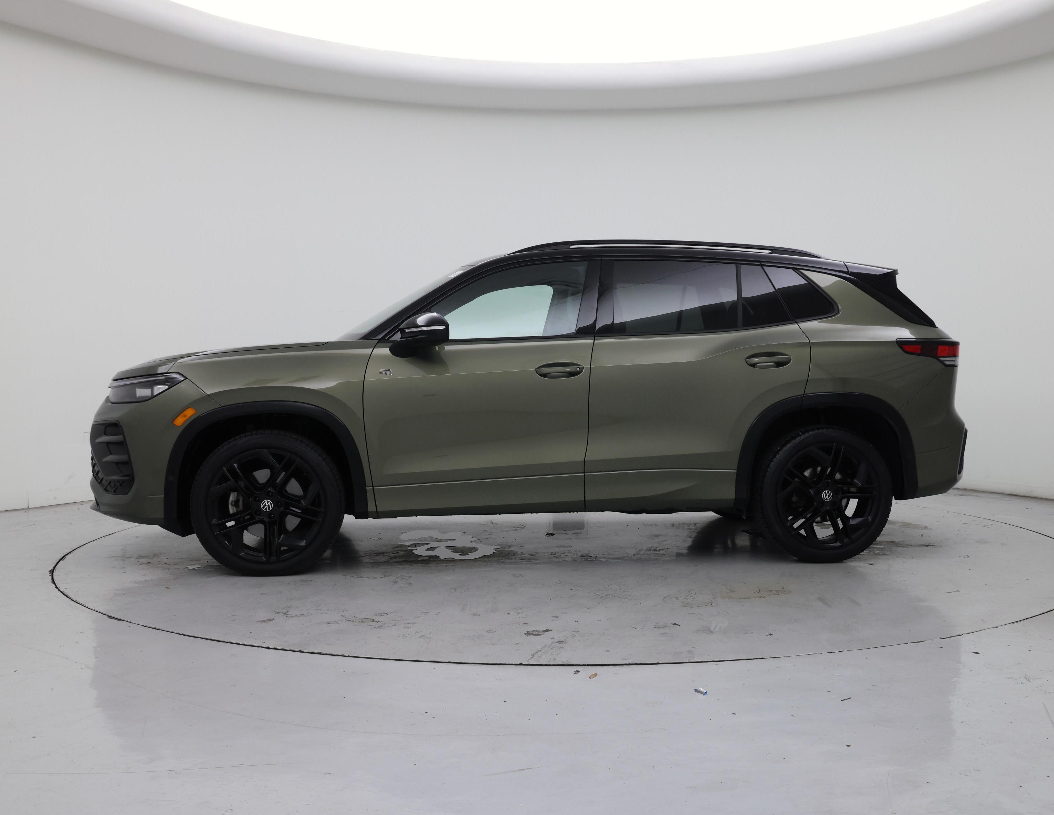 Thumbnail: 2025 Volkswagen Tiguan - 3