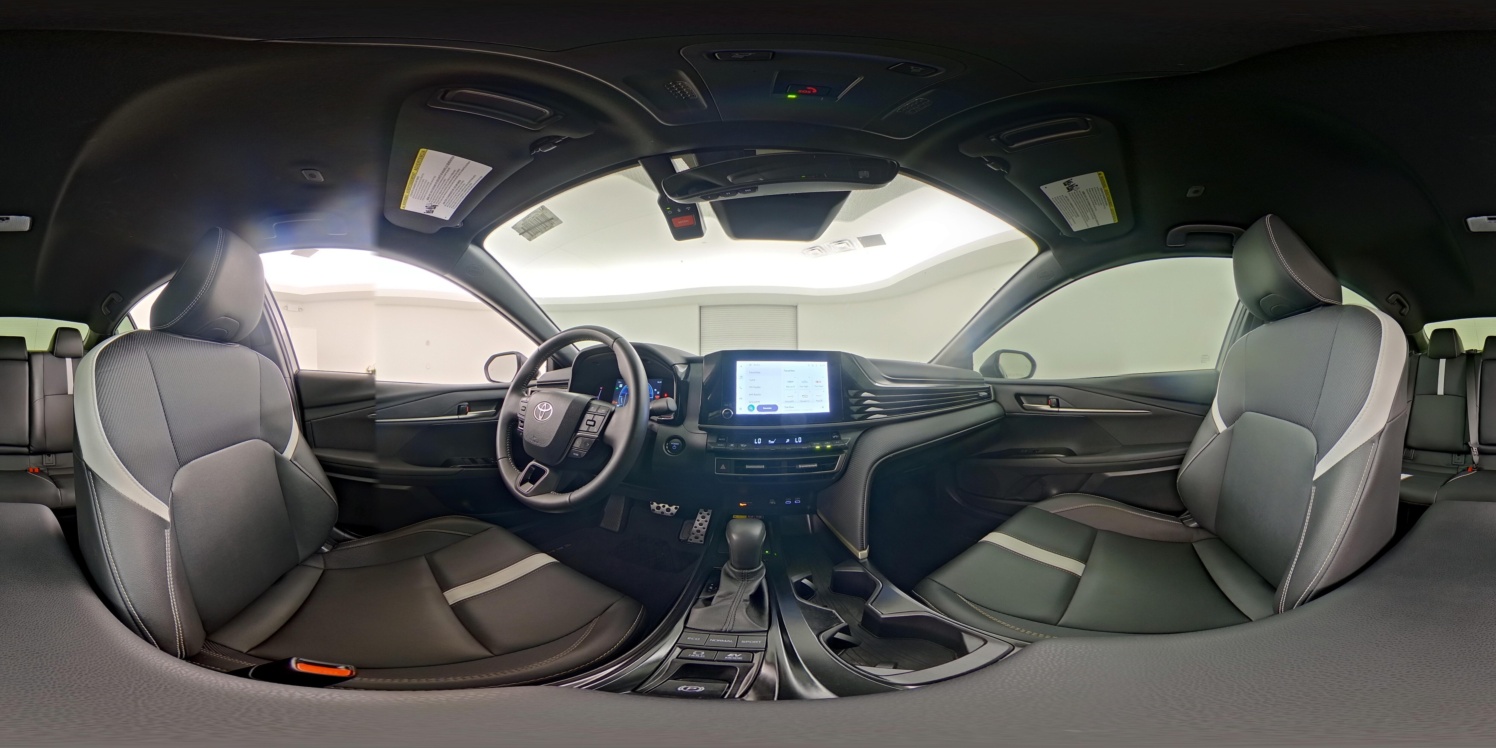 2025 Toyota Camry SE - Photo 24
