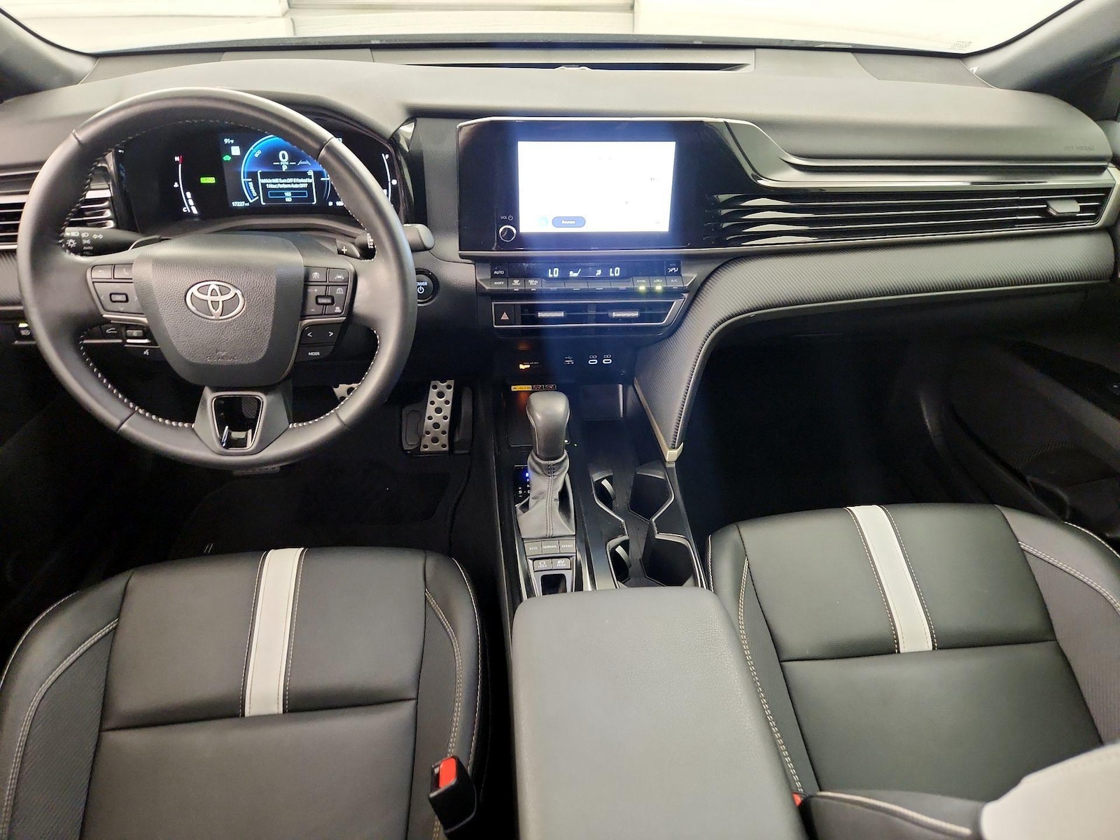 2025 Toyota Camry SE - Photo 10