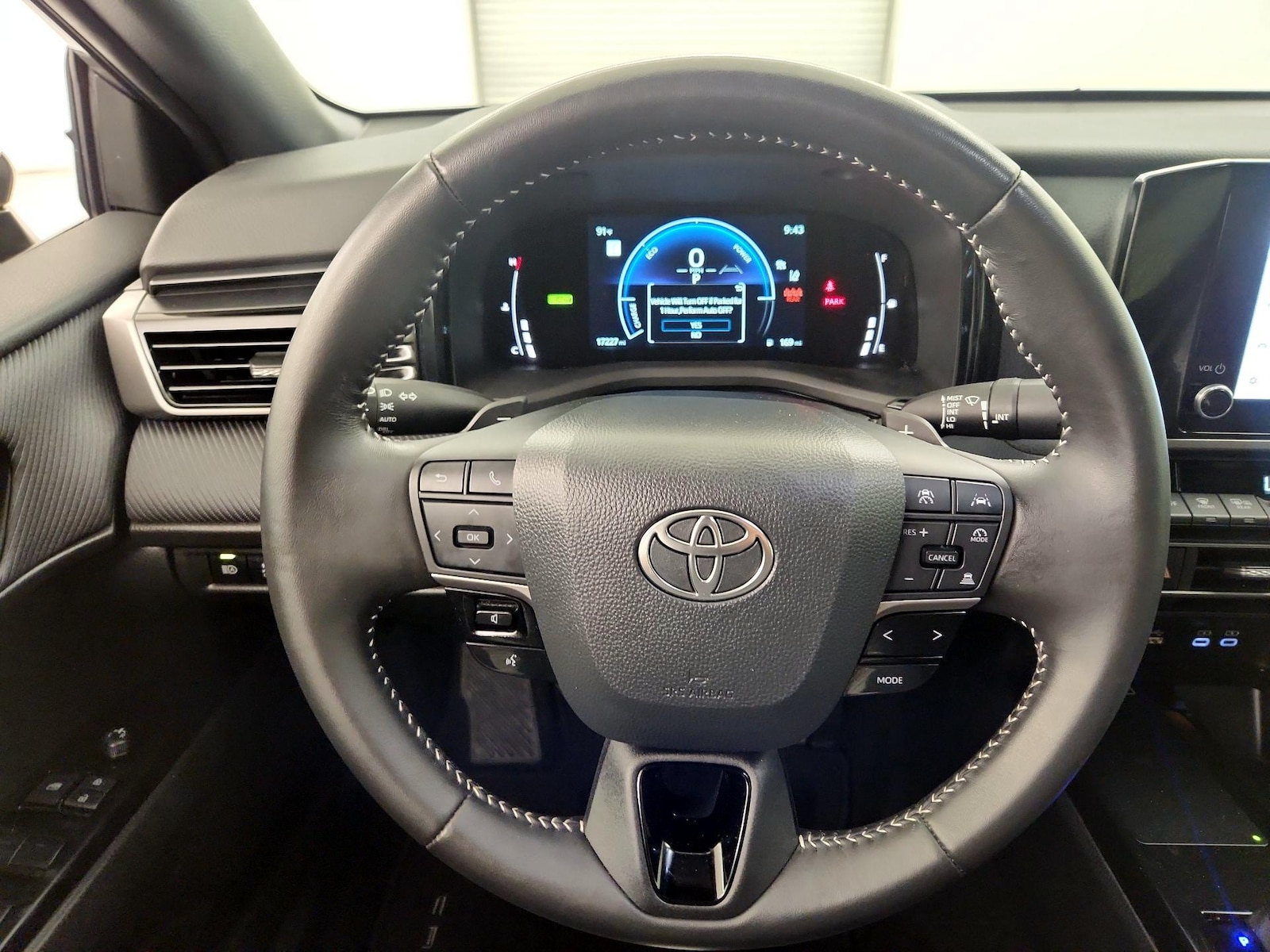 2025 Toyota Camry SE - Photo 11