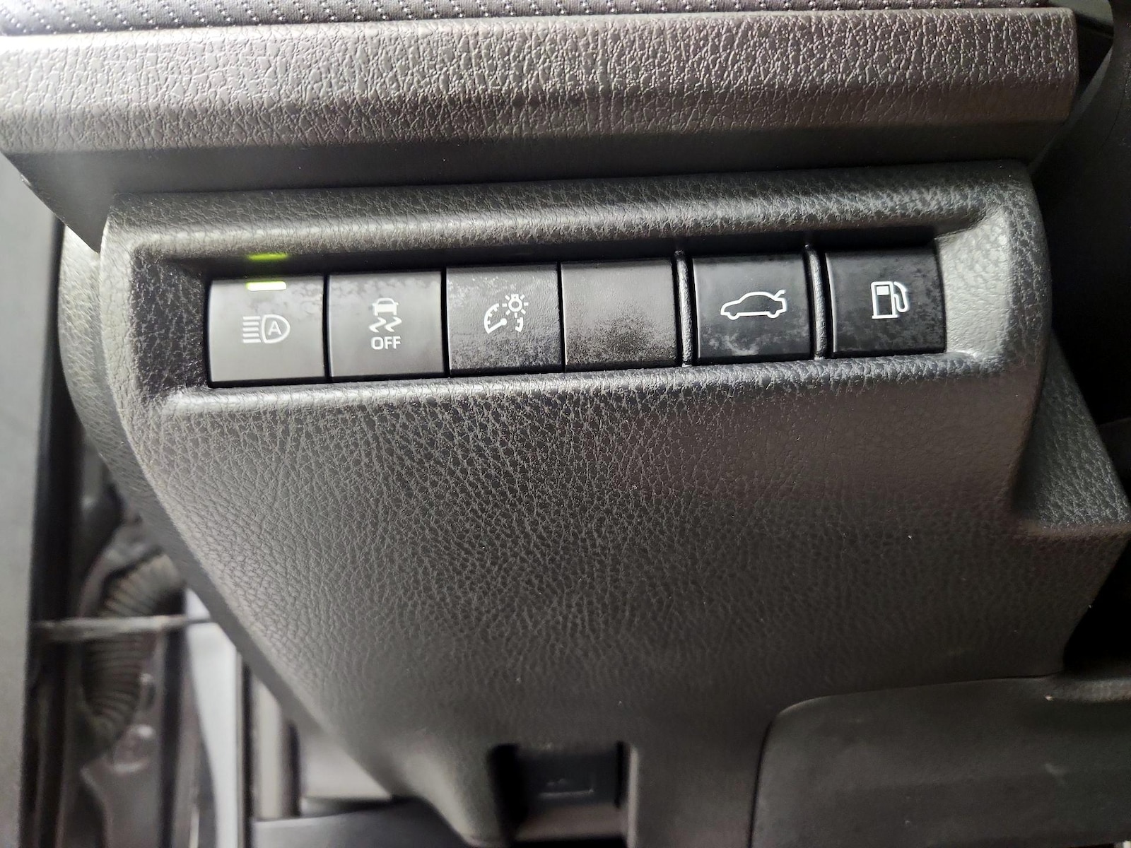 2025 Toyota Camry SE - Photo 14