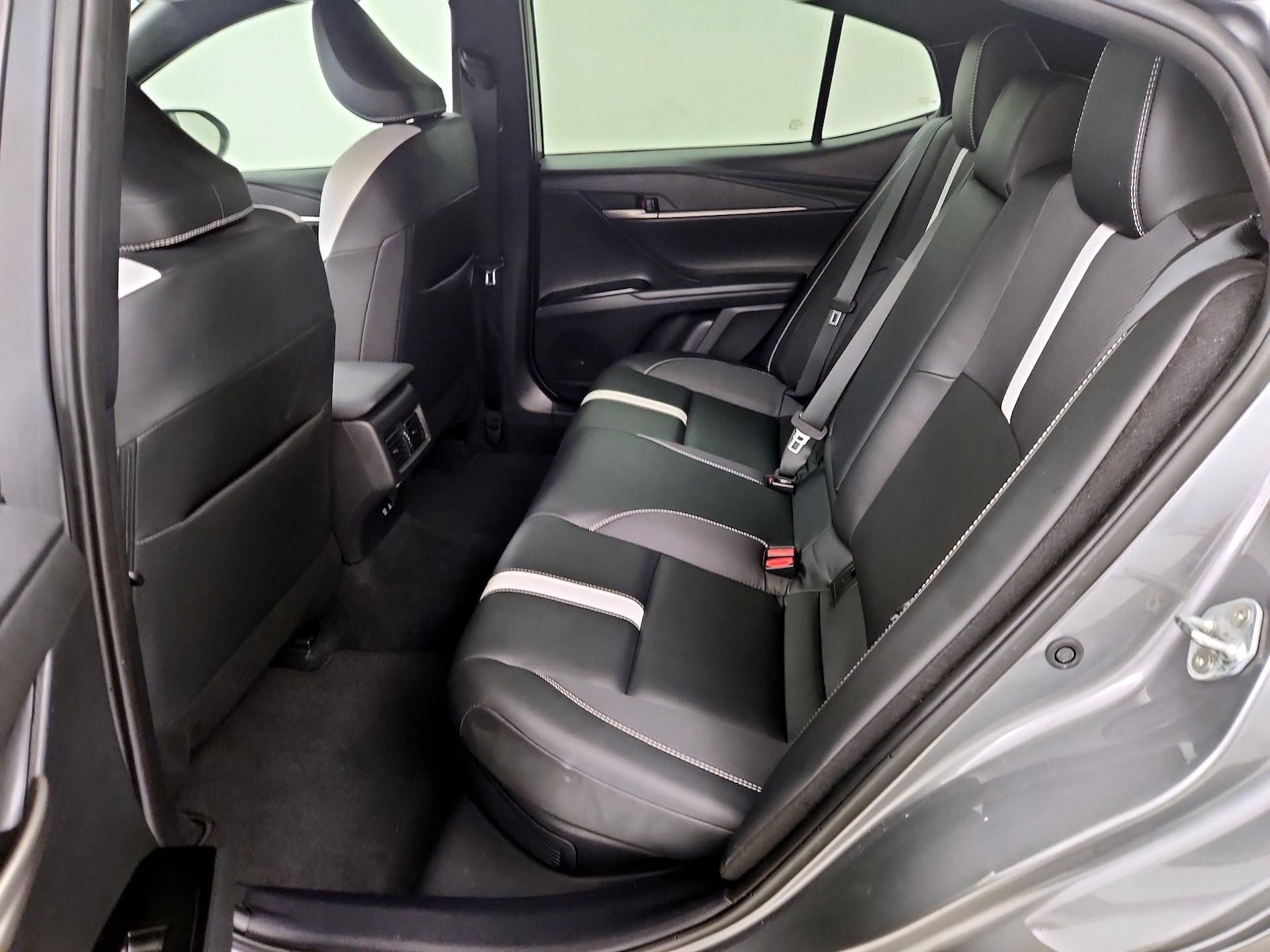 2025 Toyota Camry SE - Photo 20