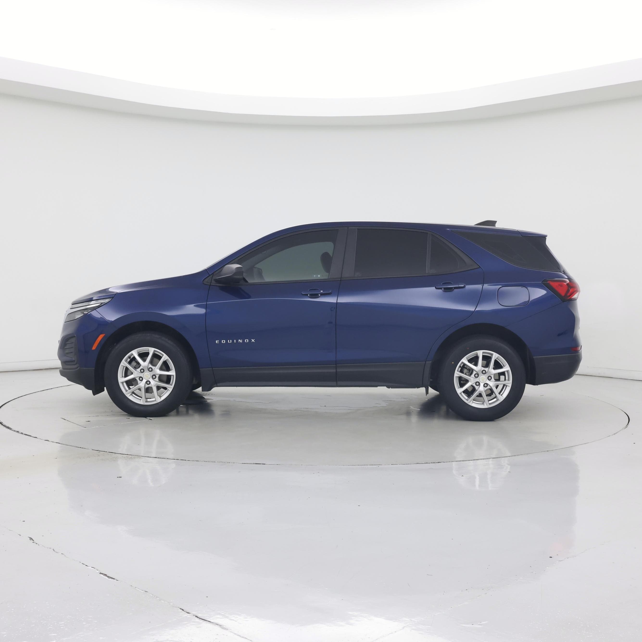 Thumbnail: 2022 Chevrolet Equinox - 3