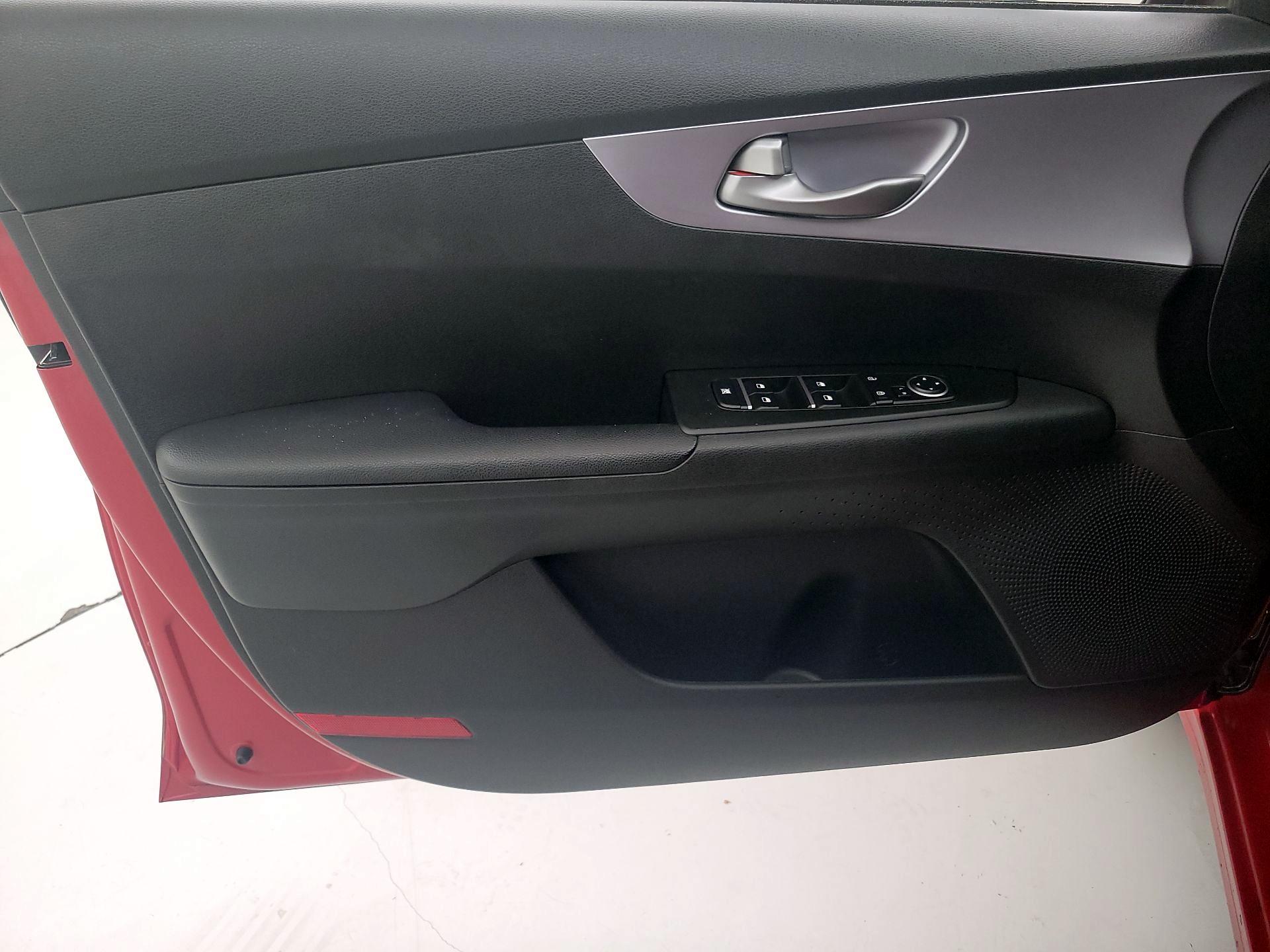 Thumbnail: 2022 Kia Forte - 12