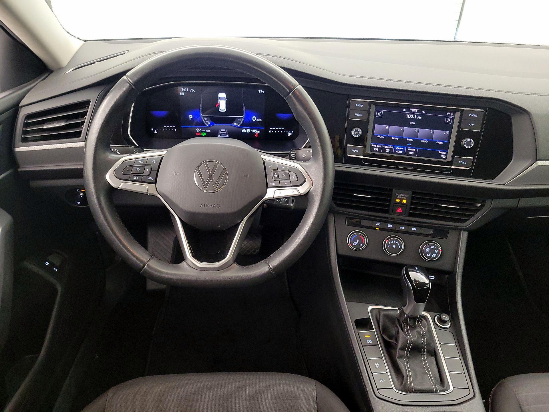 Thumbnail: 2024 Volkswagen Jetta - 10