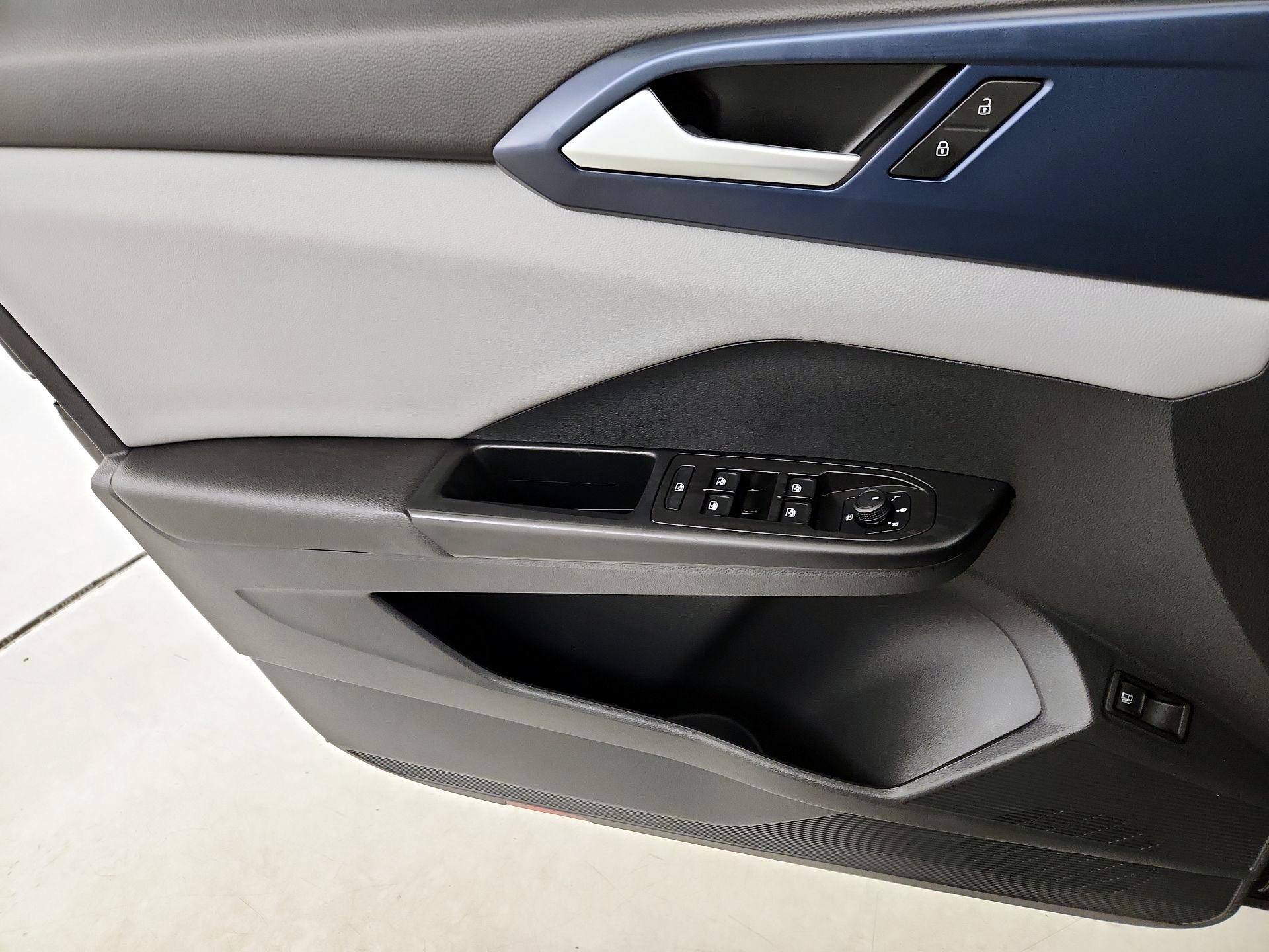 Thumbnail: 2023 Volkswagen Taos - 12