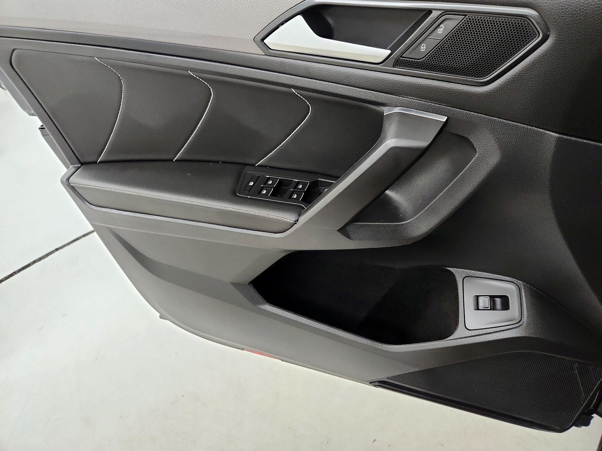 Thumbnail: 2022 Volkswagen Tiguan - 12