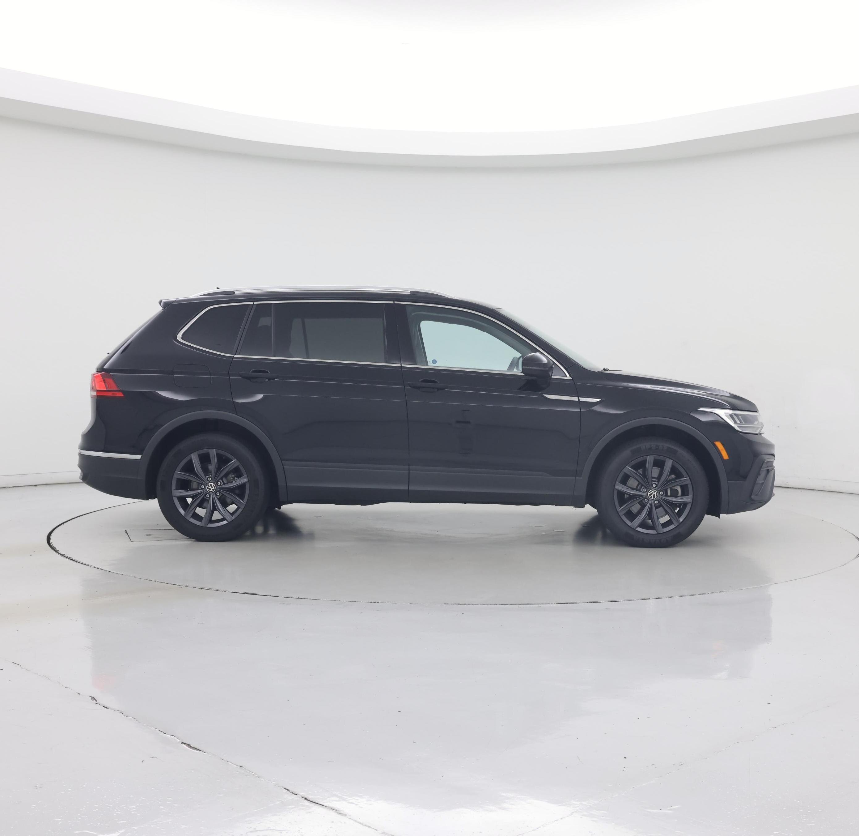 Thumbnail: 2022 Volkswagen Tiguan - 7