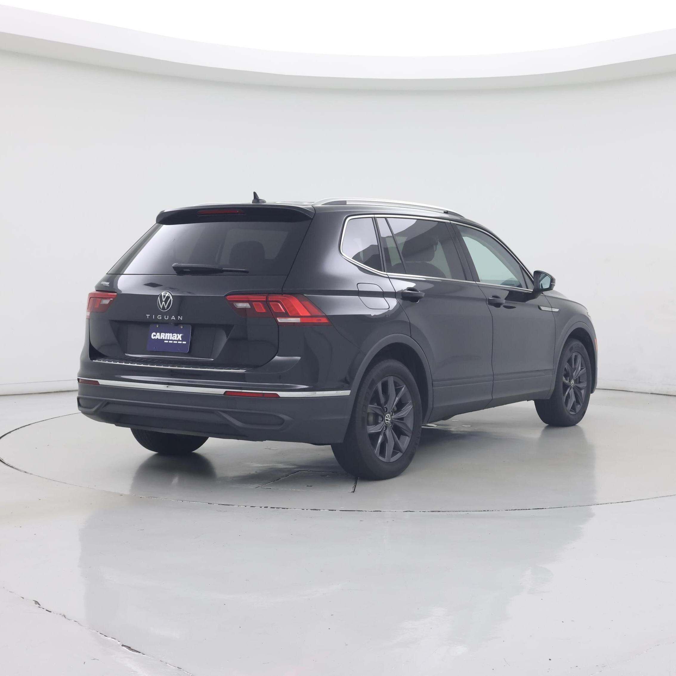 Thumbnail: 2022 Volkswagen Tiguan - 8