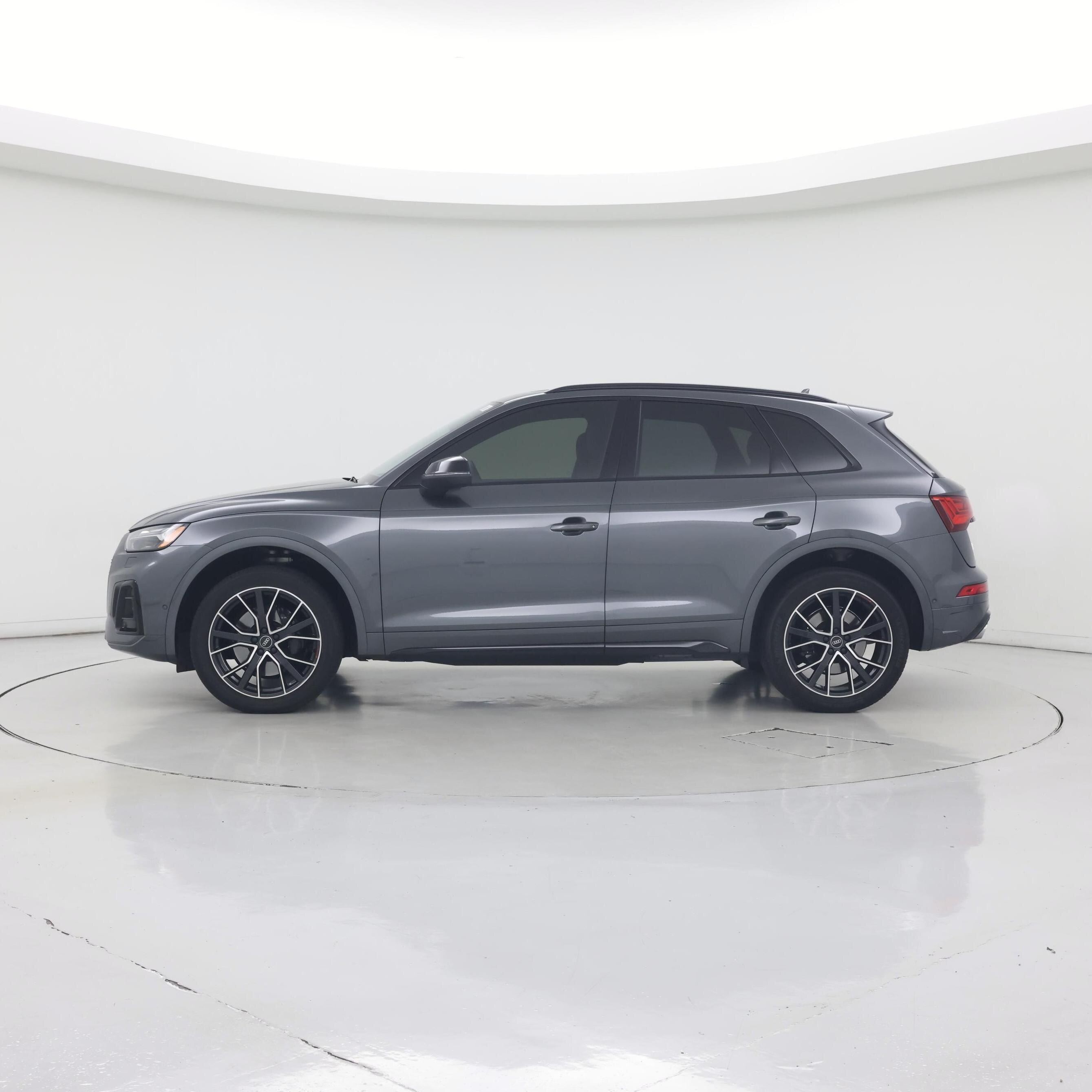 Thumbnail: 2022 Audi SQ5 - 3