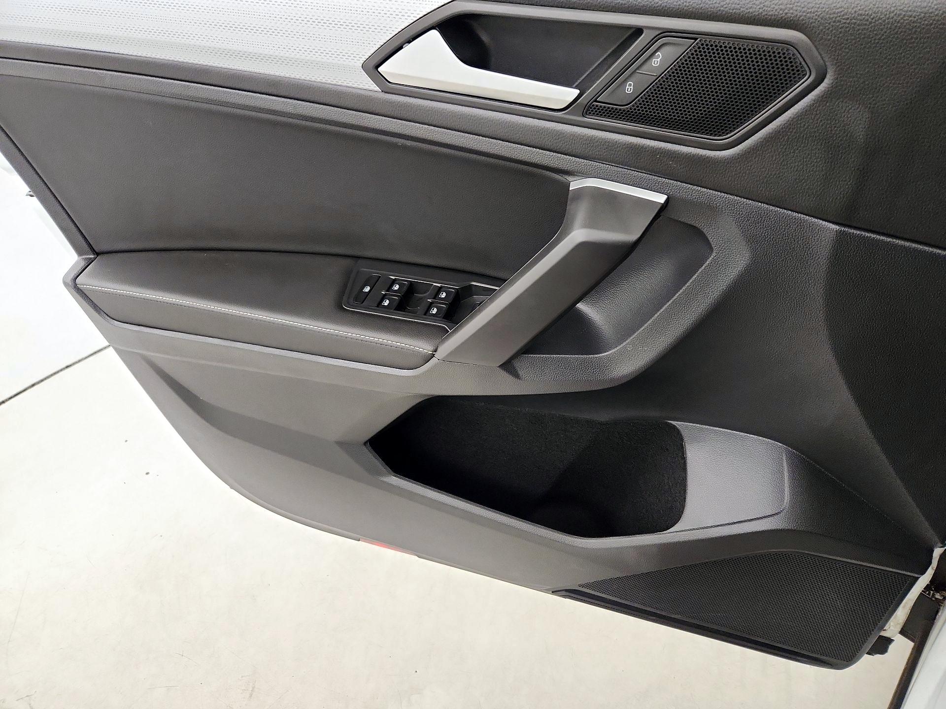 Thumbnail: 2024 Volkswagen Tiguan - 12
