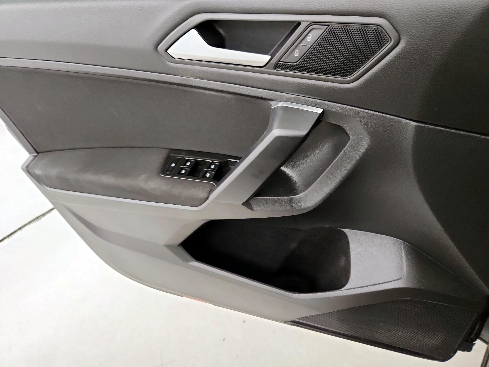 Thumbnail: 2021 Volkswagen Tiguan - 12