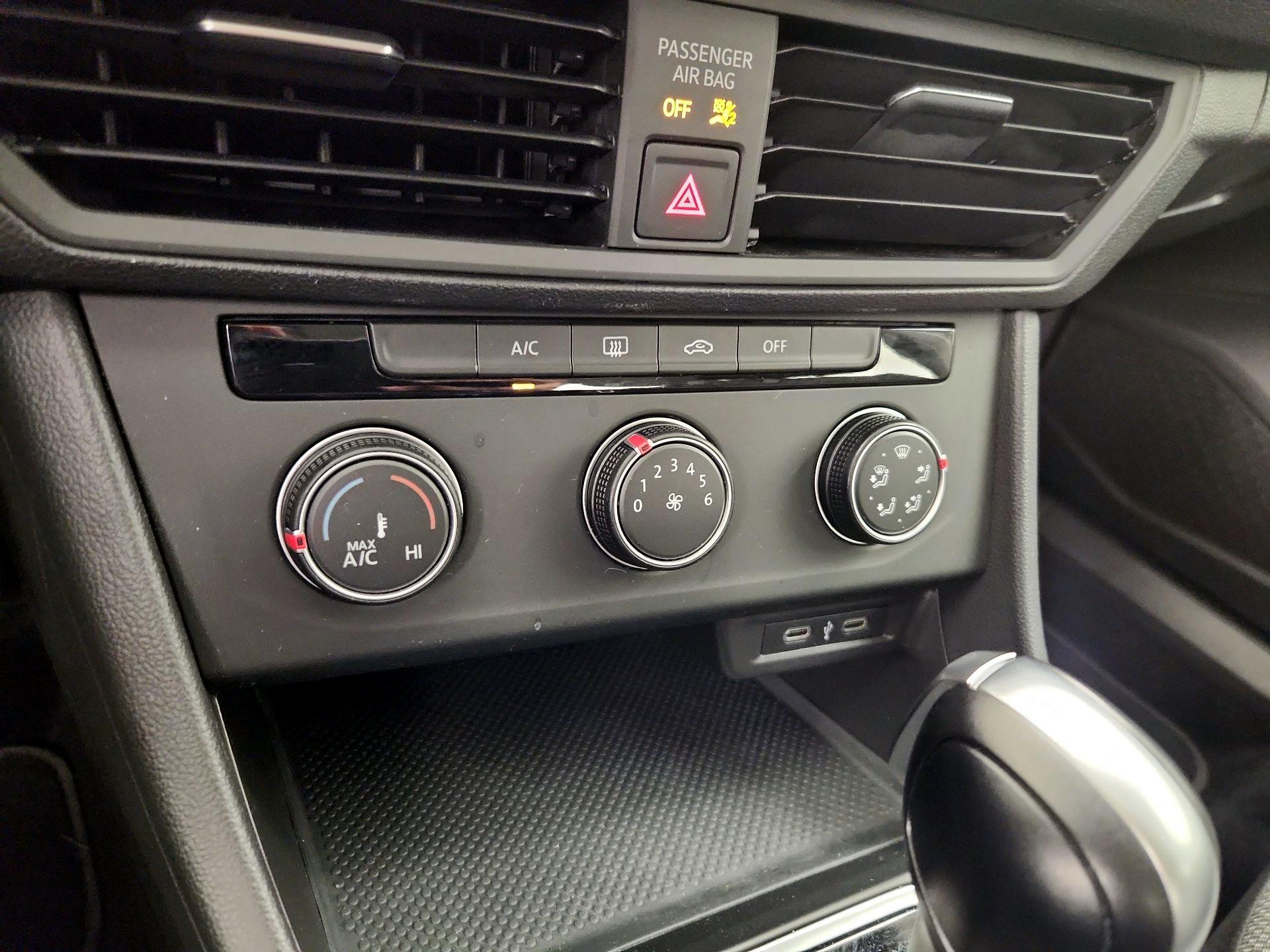 Thumbnail: 2020 Volkswagen Jetta - 16