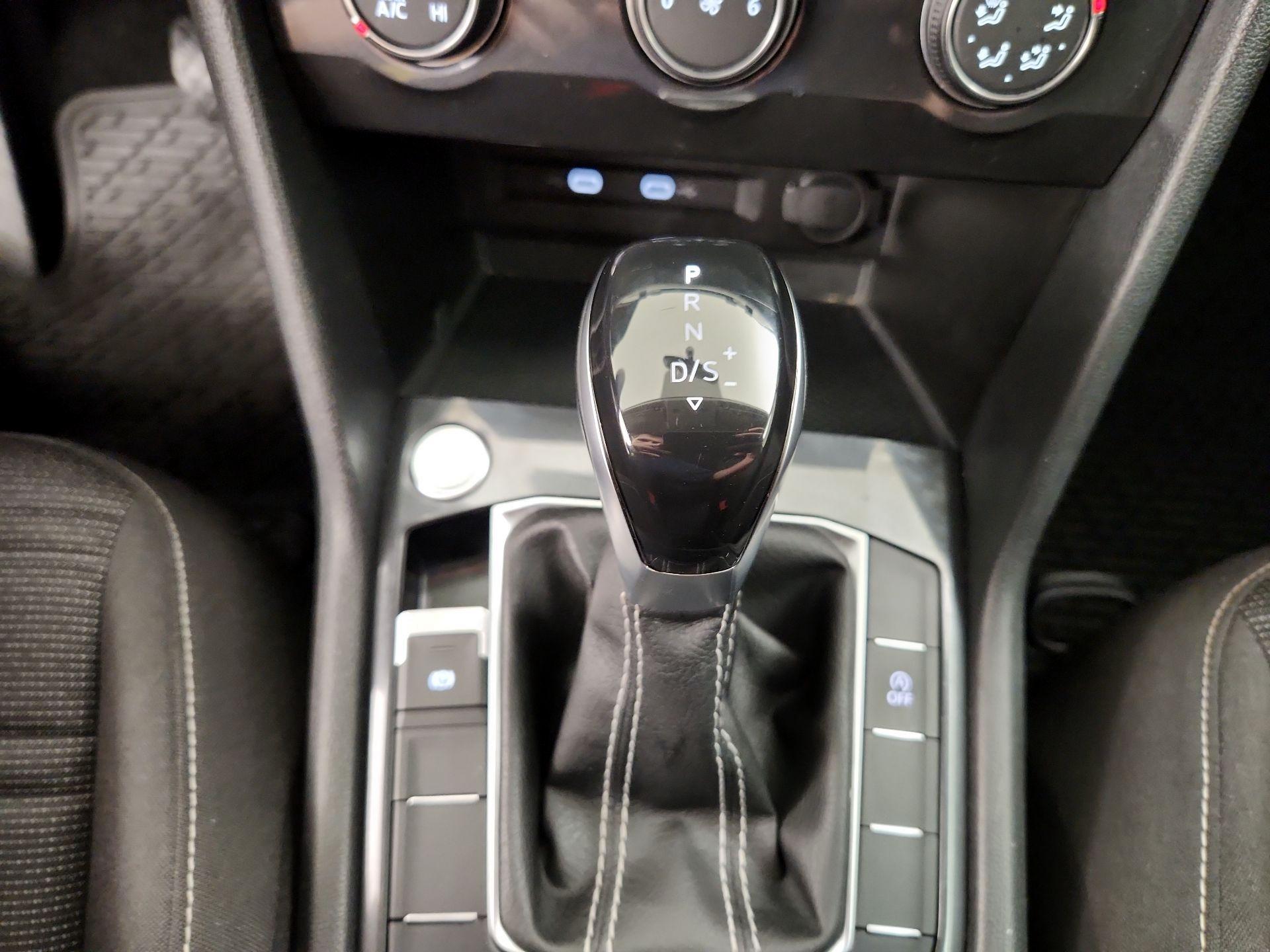 Thumbnail: 2022 Volkswagen Tiguan - 17