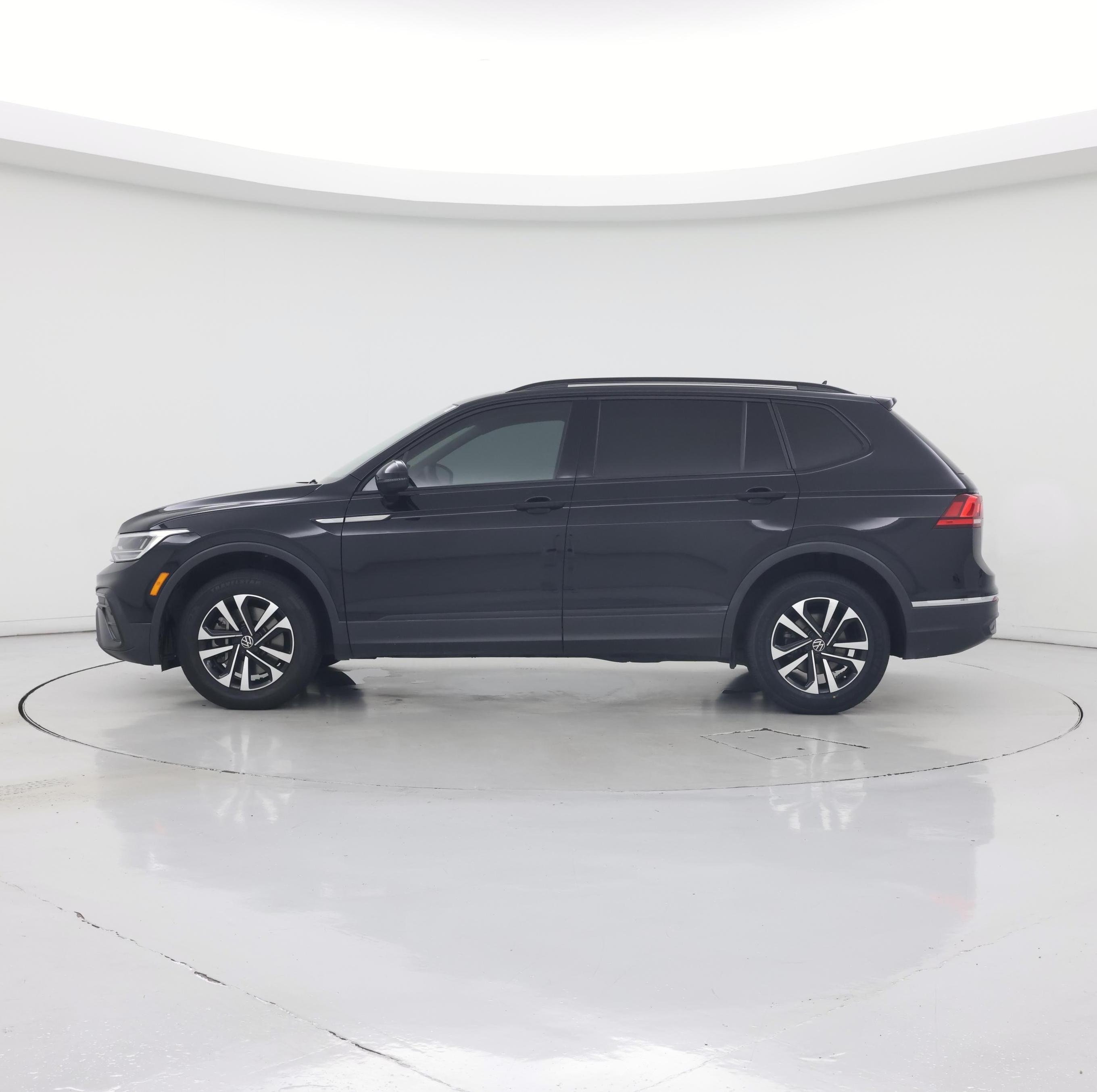 Thumbnail: 2022 Volkswagen Tiguan - 3