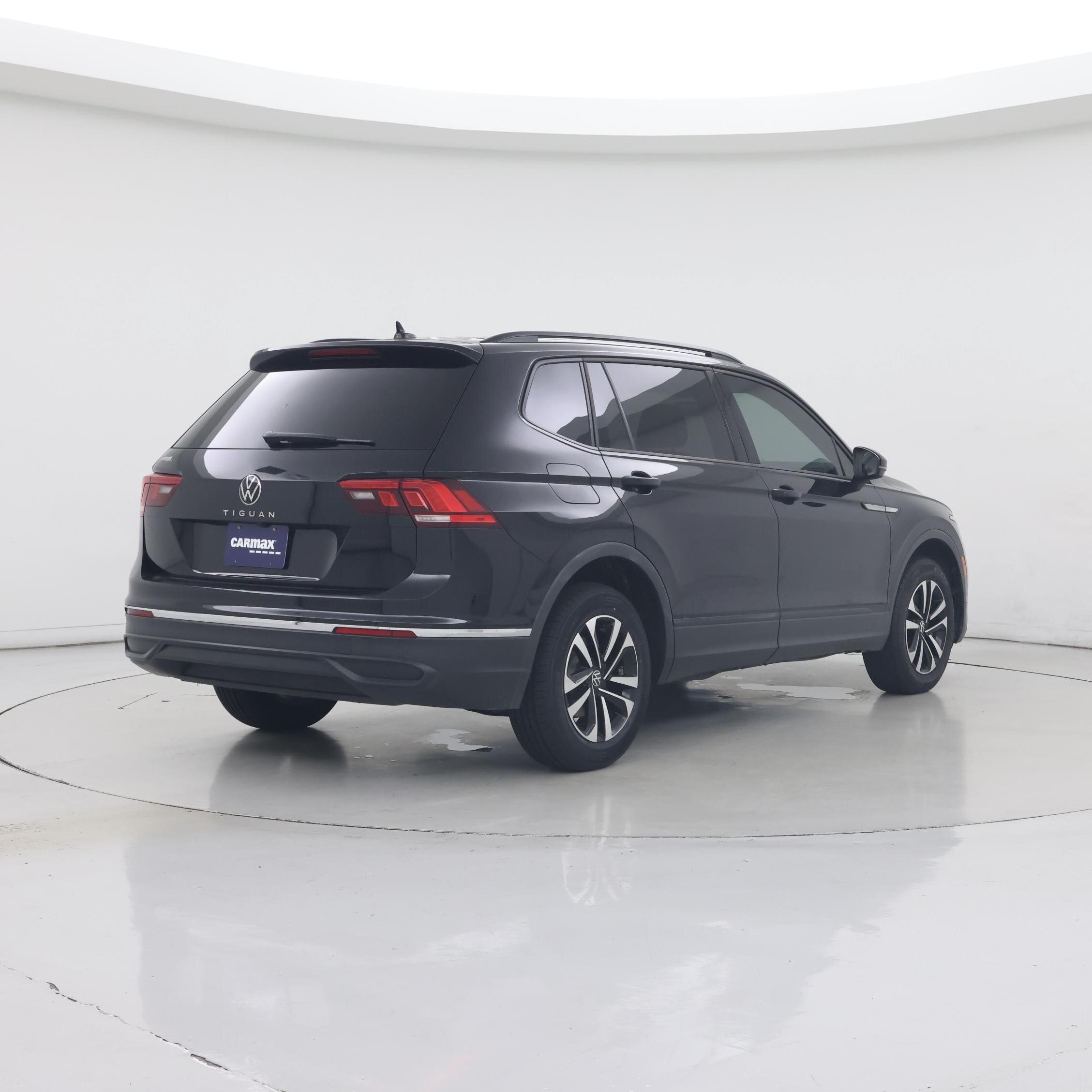 Thumbnail: 2022 Volkswagen Tiguan - 8