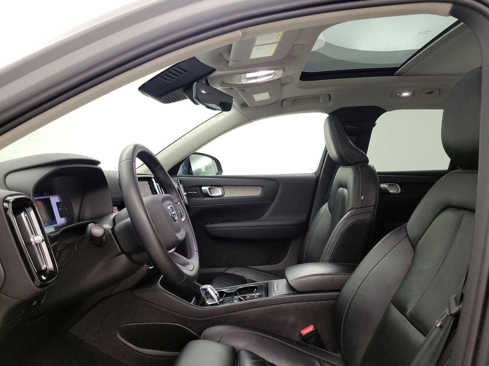 Thumbnail: 2024 Volvo XC40 - 19