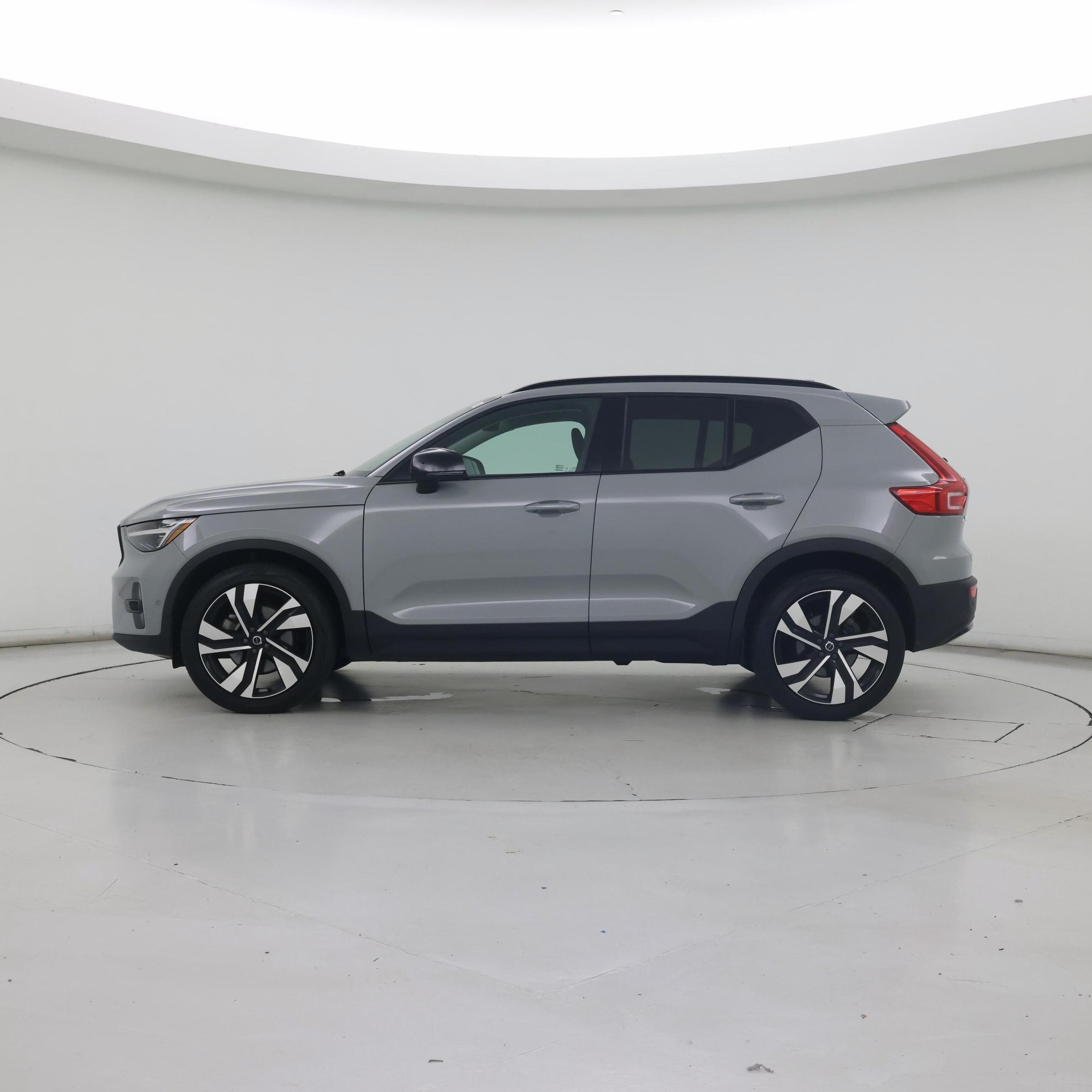 Thumbnail: 2024 Volvo XC40 - 3