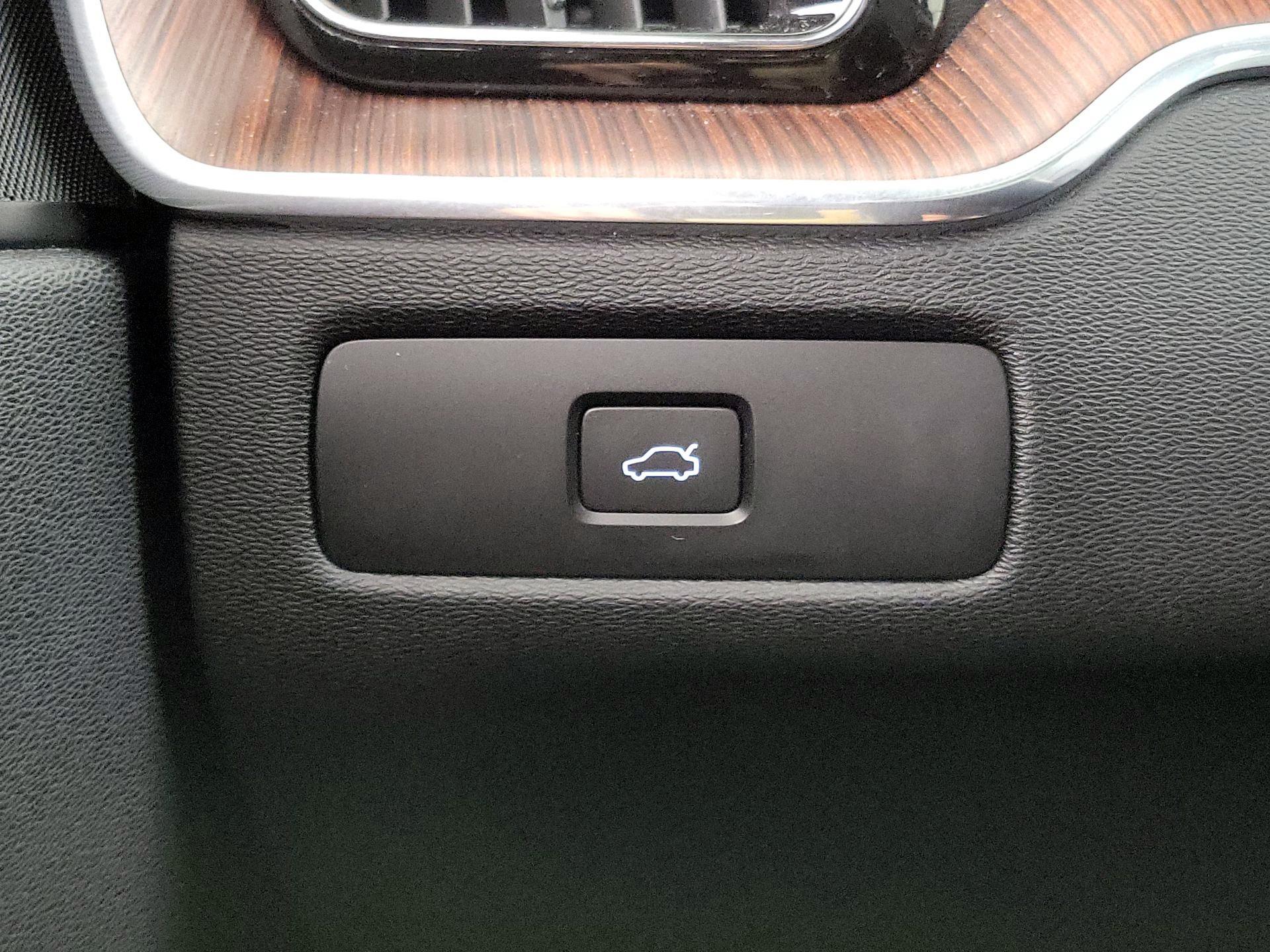 Thumbnail: 2023 Volvo XC60 - 13
