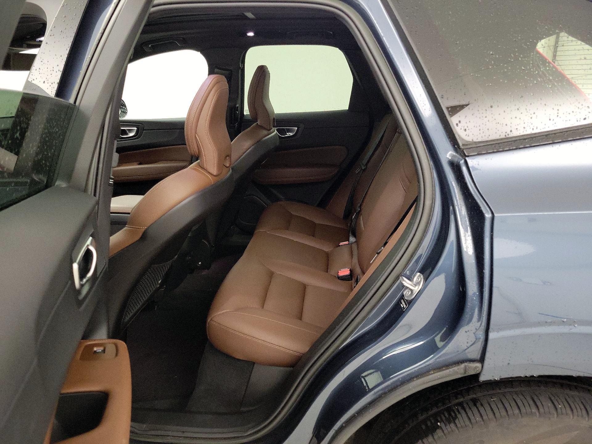 Thumbnail: 2023 Volvo XC60 - 20
